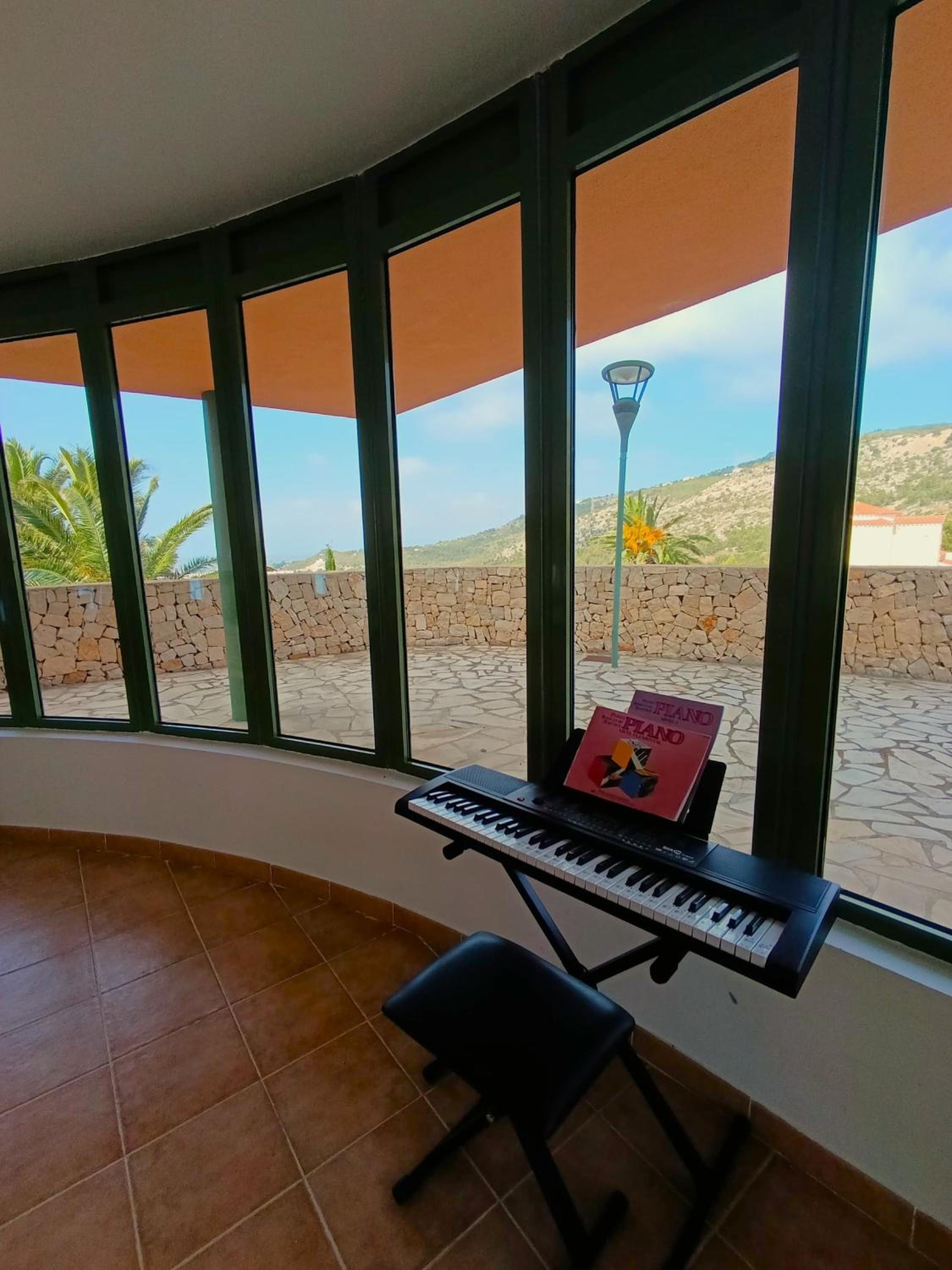 Alcossebre Panorama Suite, Piscina y Terraza con Vistas