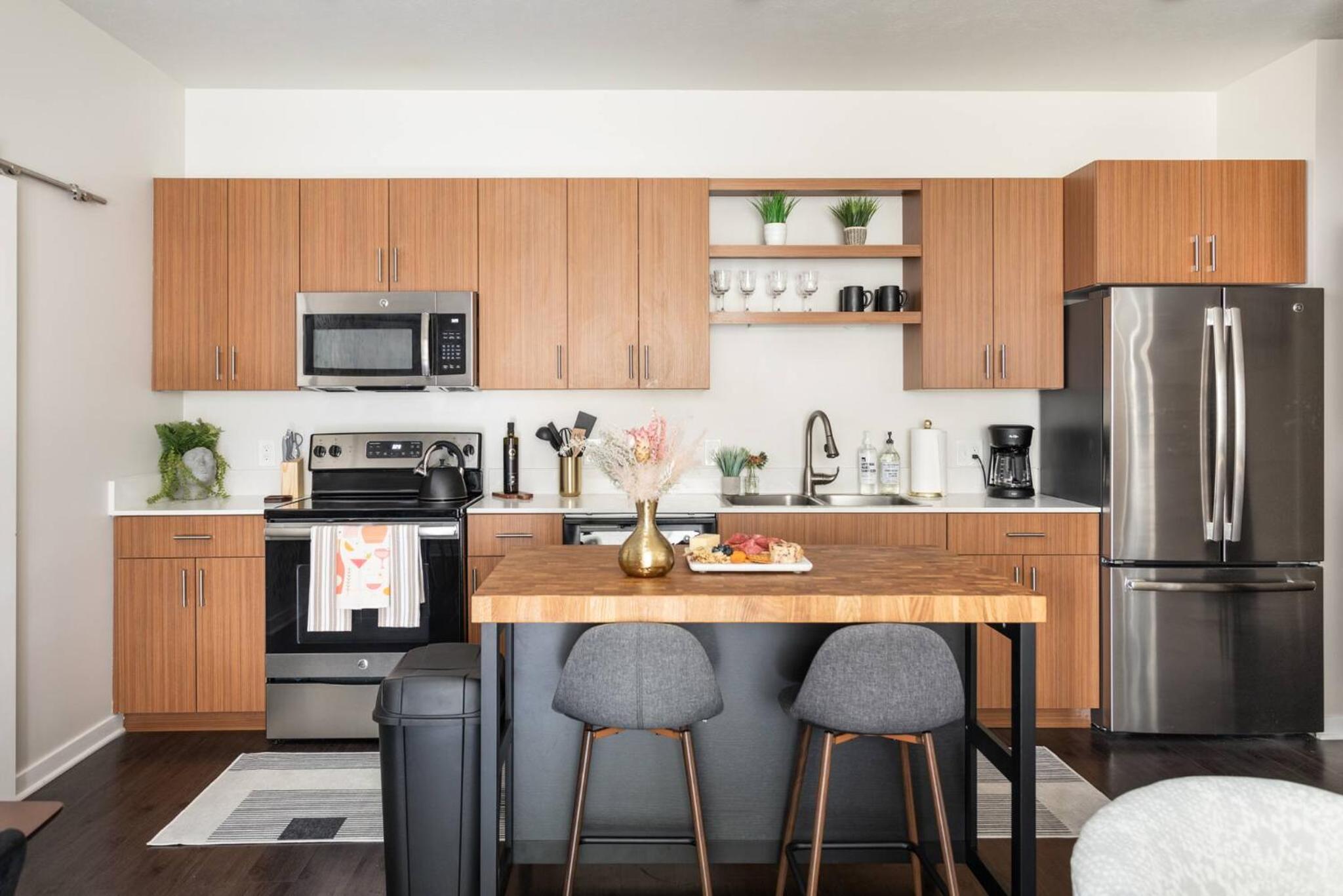 TC Sweet Pea - 2-Bedroom Condo Near Downtown TC!