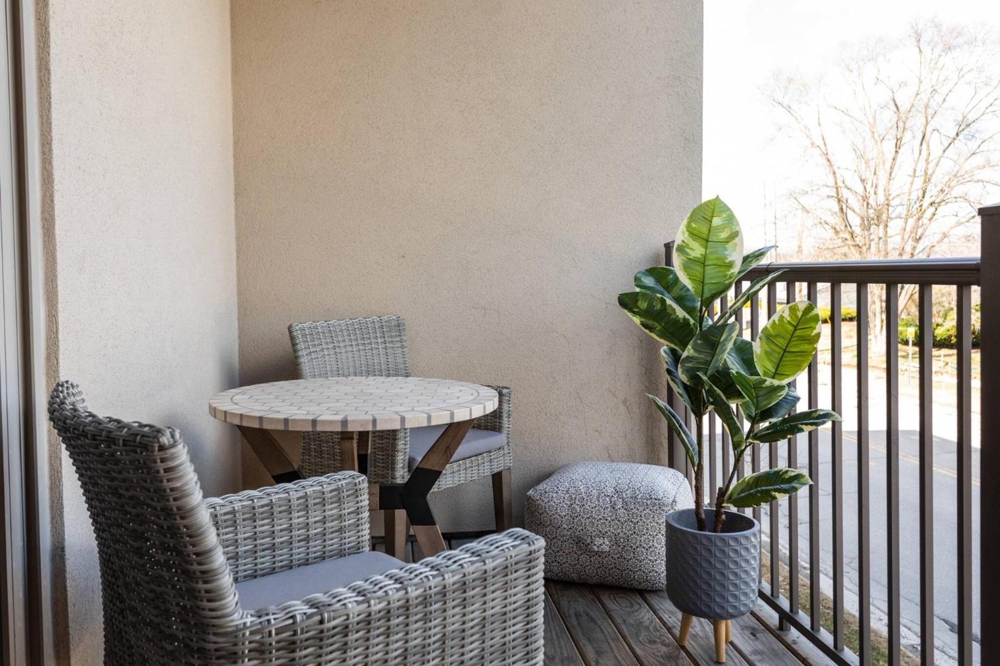 TC Sweet Pea - 2-Bedroom Condo Near Downtown TC!