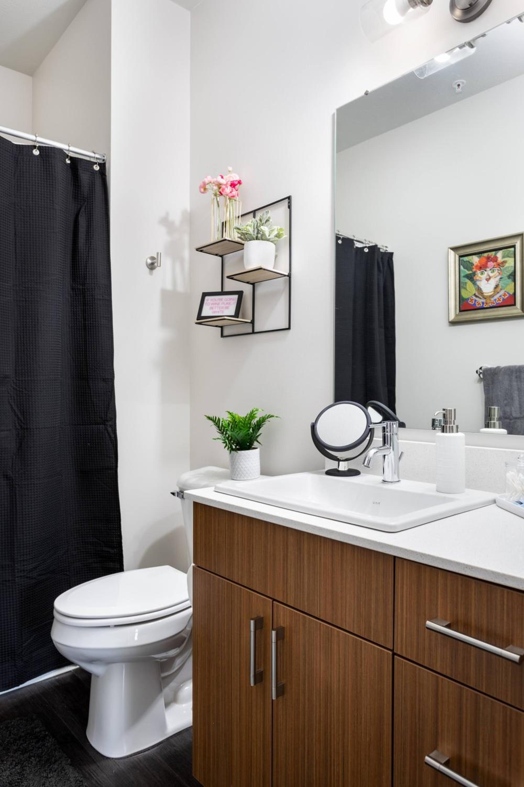 TC Sweet Pea - 2-Bedroom Condo Near Downtown TC!