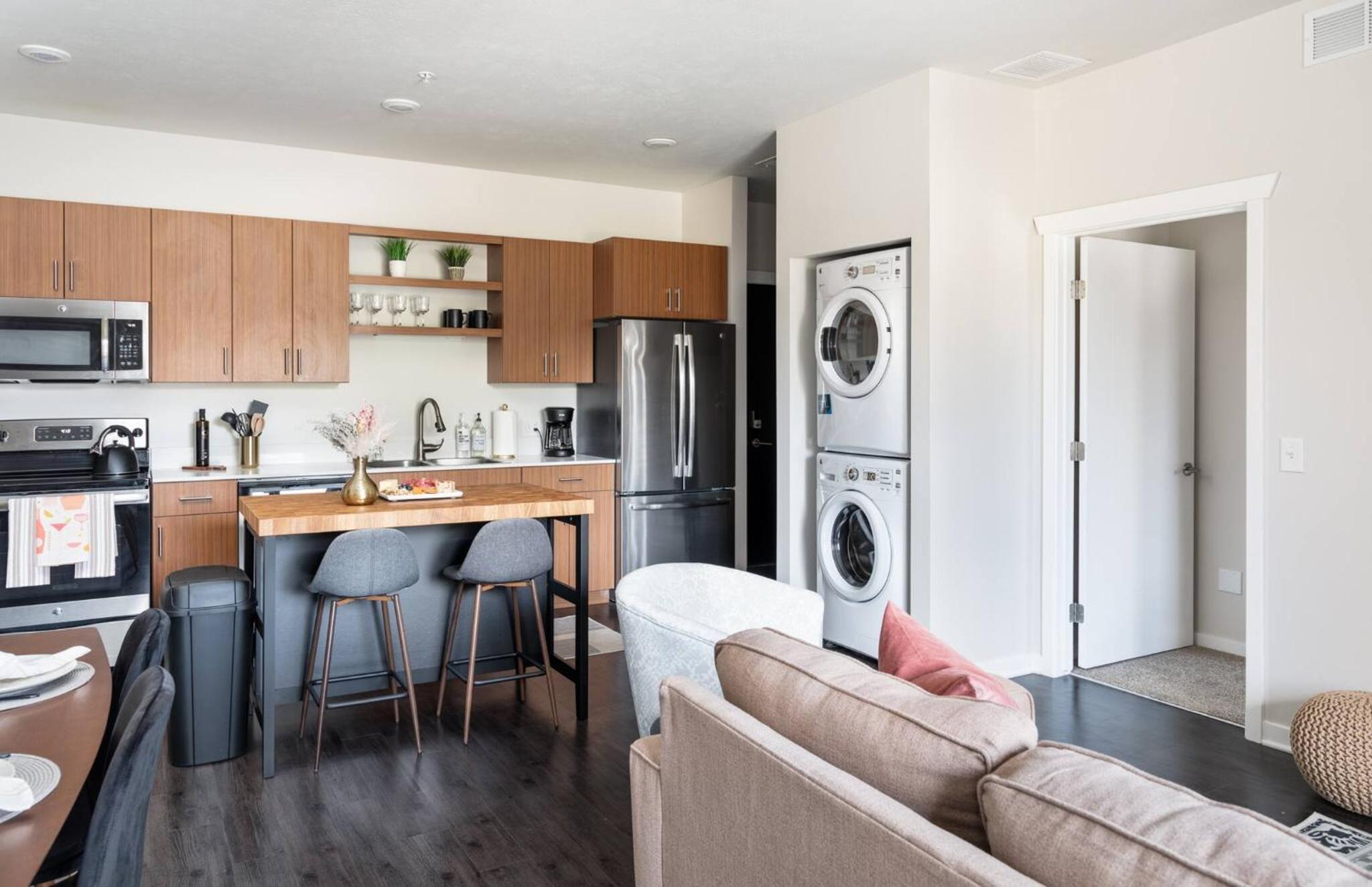 TC Sweet Pea - 2-Bedroom Condo Near Downtown TC!