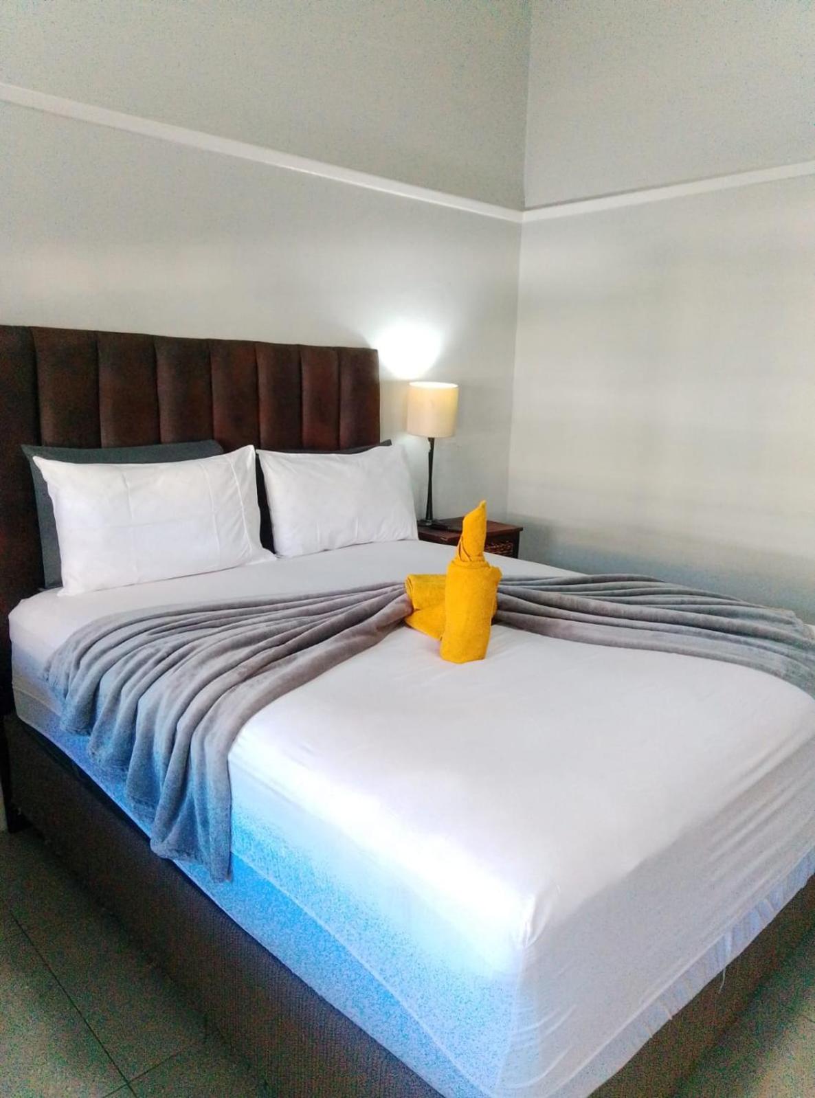 Neo & Ruks Guest house parow 1