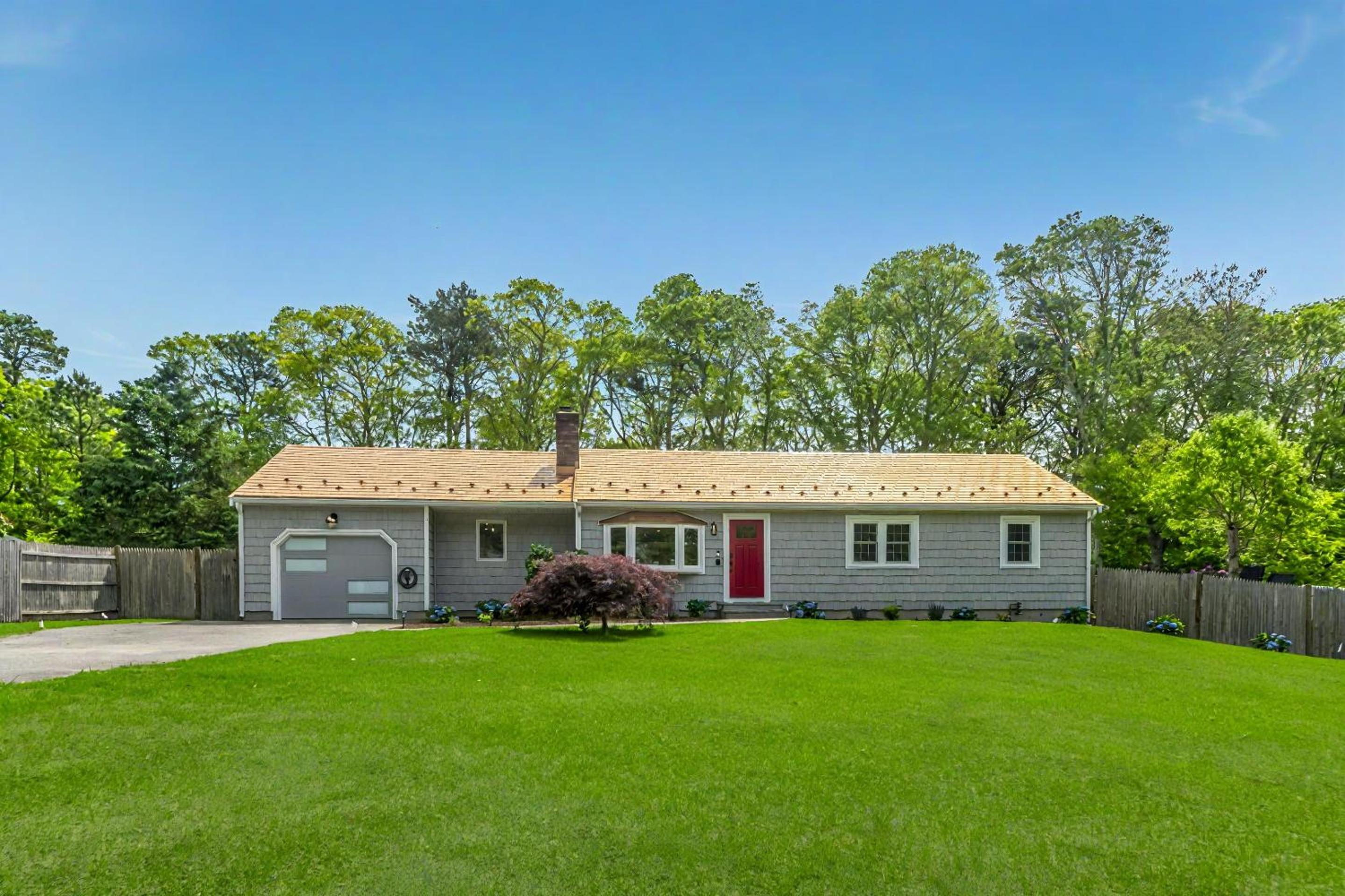 Cape Cod heated Pool, Putting Green, Speak Easy, Game room,