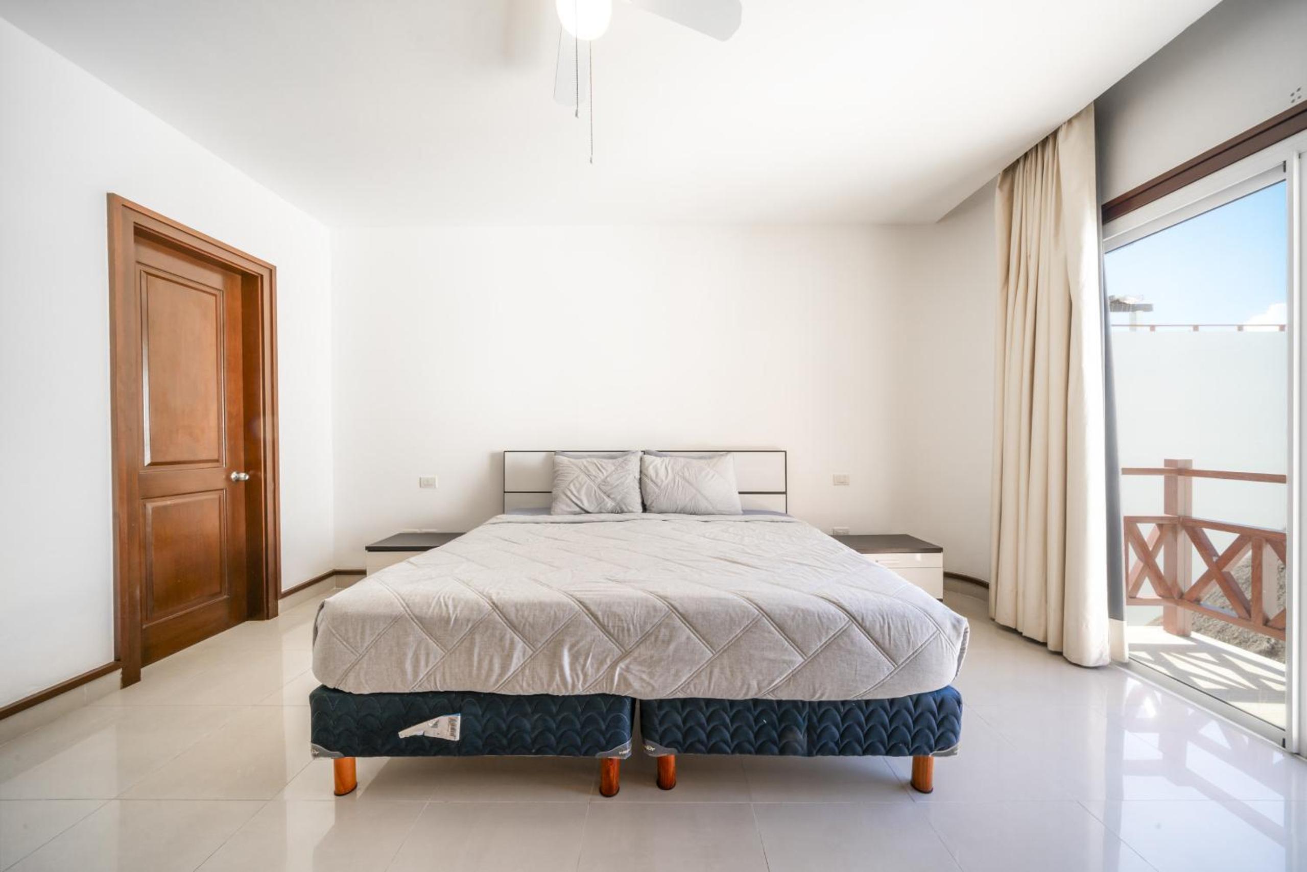 Luxury 1 BR Condo with Pool and Fitness Center - Kaan 304