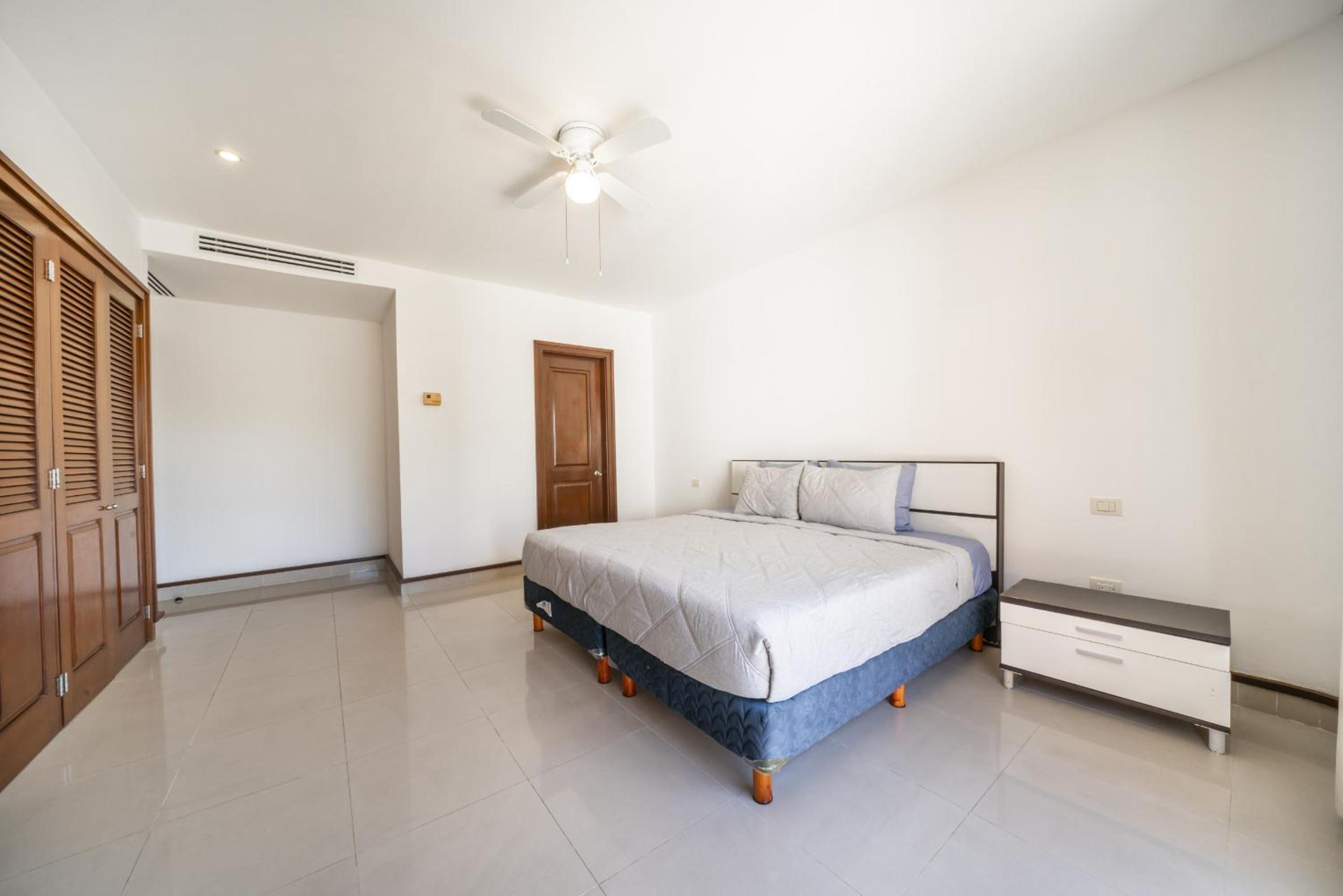 Luxury 1 BR Condo with Pool and Fitness Center - Kaan 304