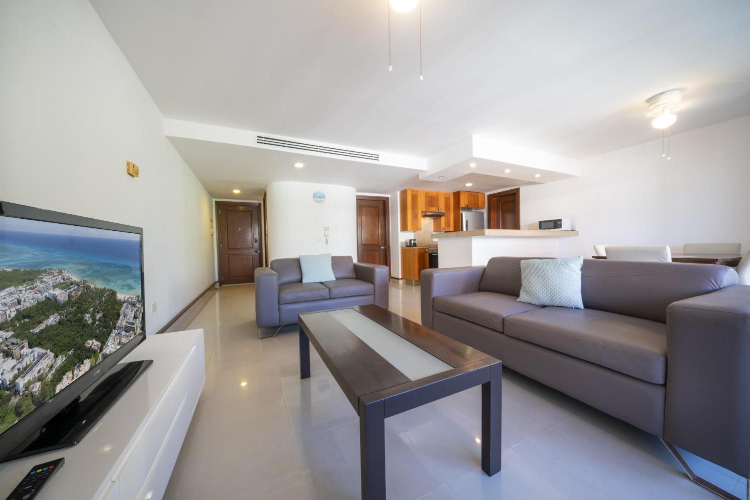 Luxury 1 BR Condo with Pool and Fitness Center - Kaan 304