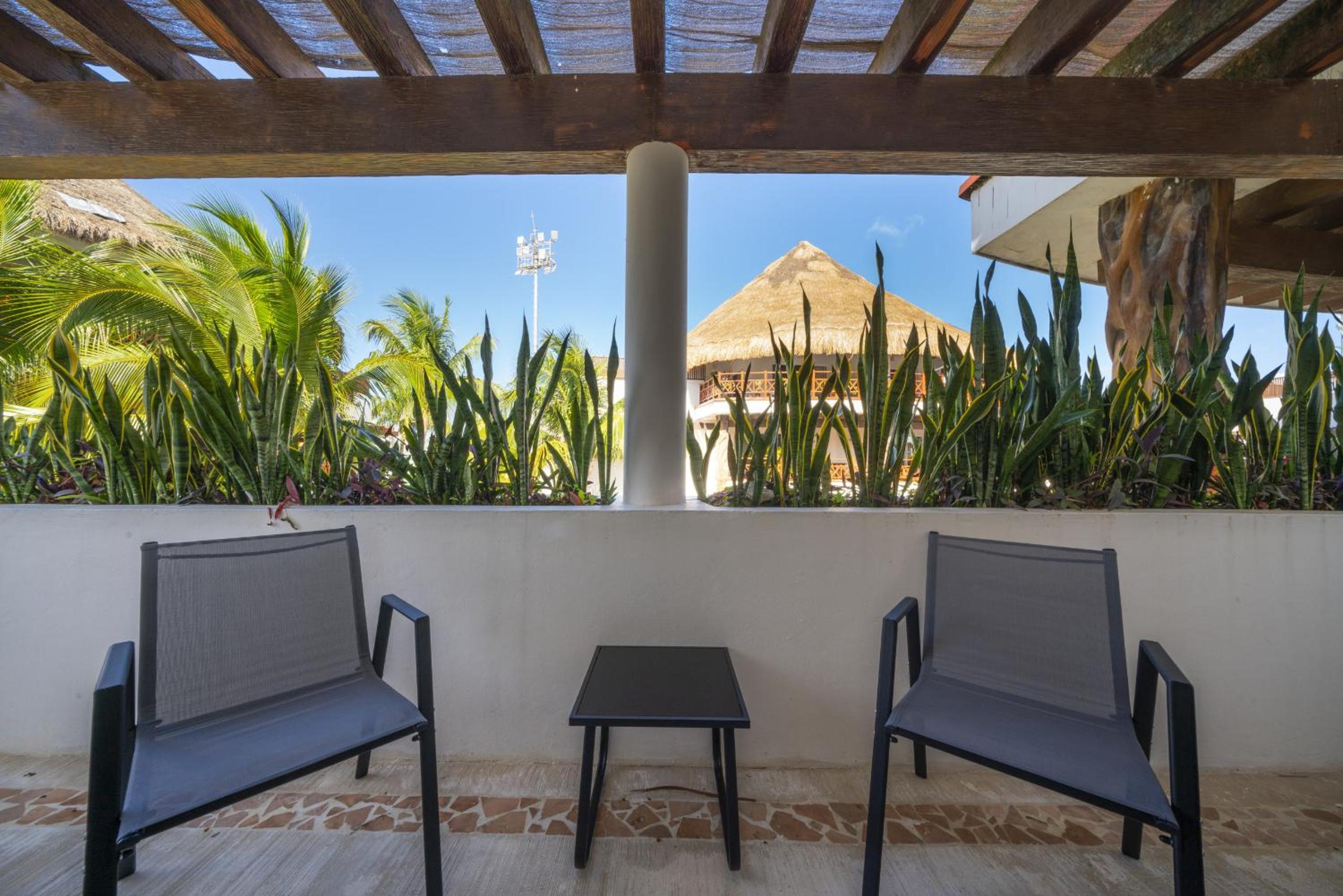 Luxury 1 BR Condo with Pool and Fitness Center - Kaan 304