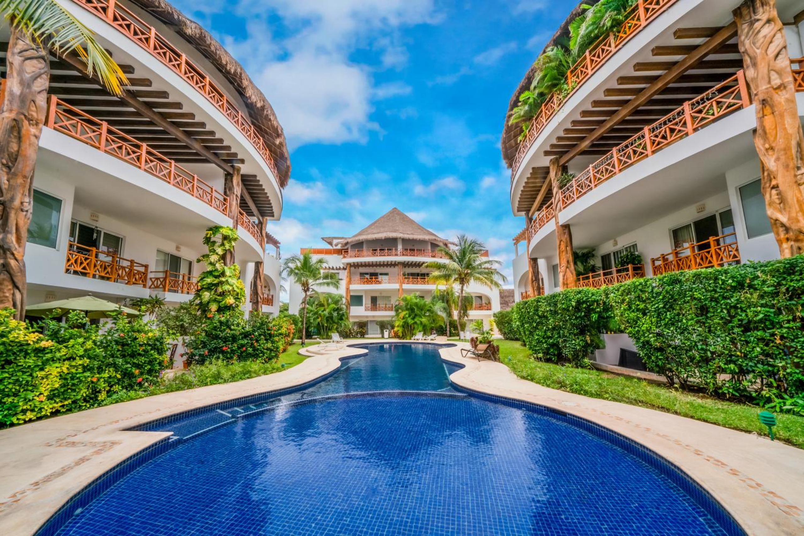 Luxury 1 BR Condo with Pool and Fitness Center - Kaan 304