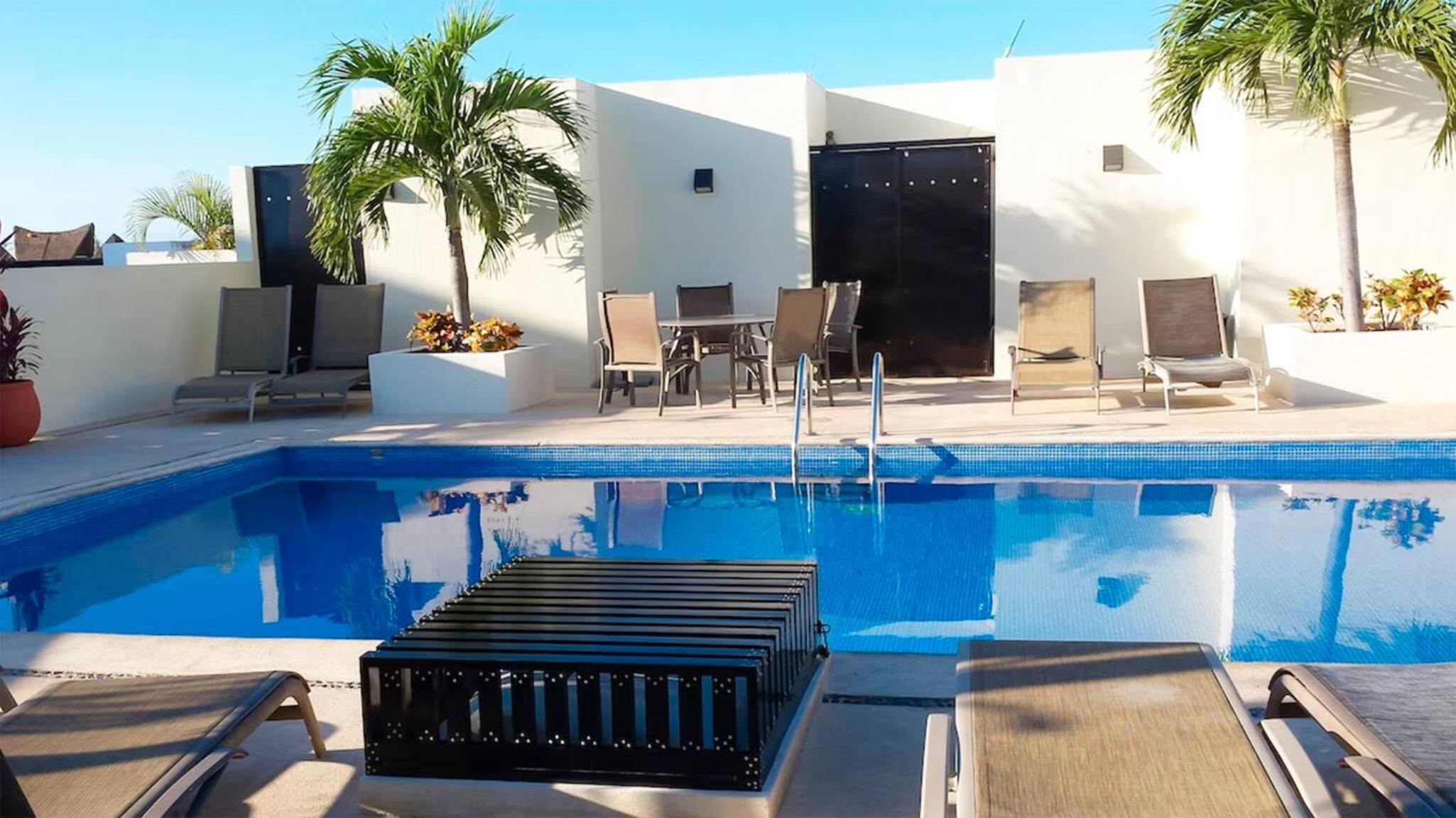 Luxury 2 level Penthouse with 2 BR - Only 3 Blocks from the beach - Meridian 310