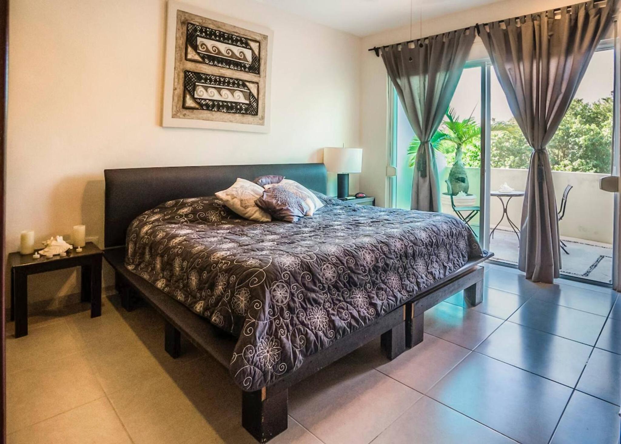 Luxury 2 level Penthouse with 2 BR - Only 3 Blocks from the beach - Meridian 310