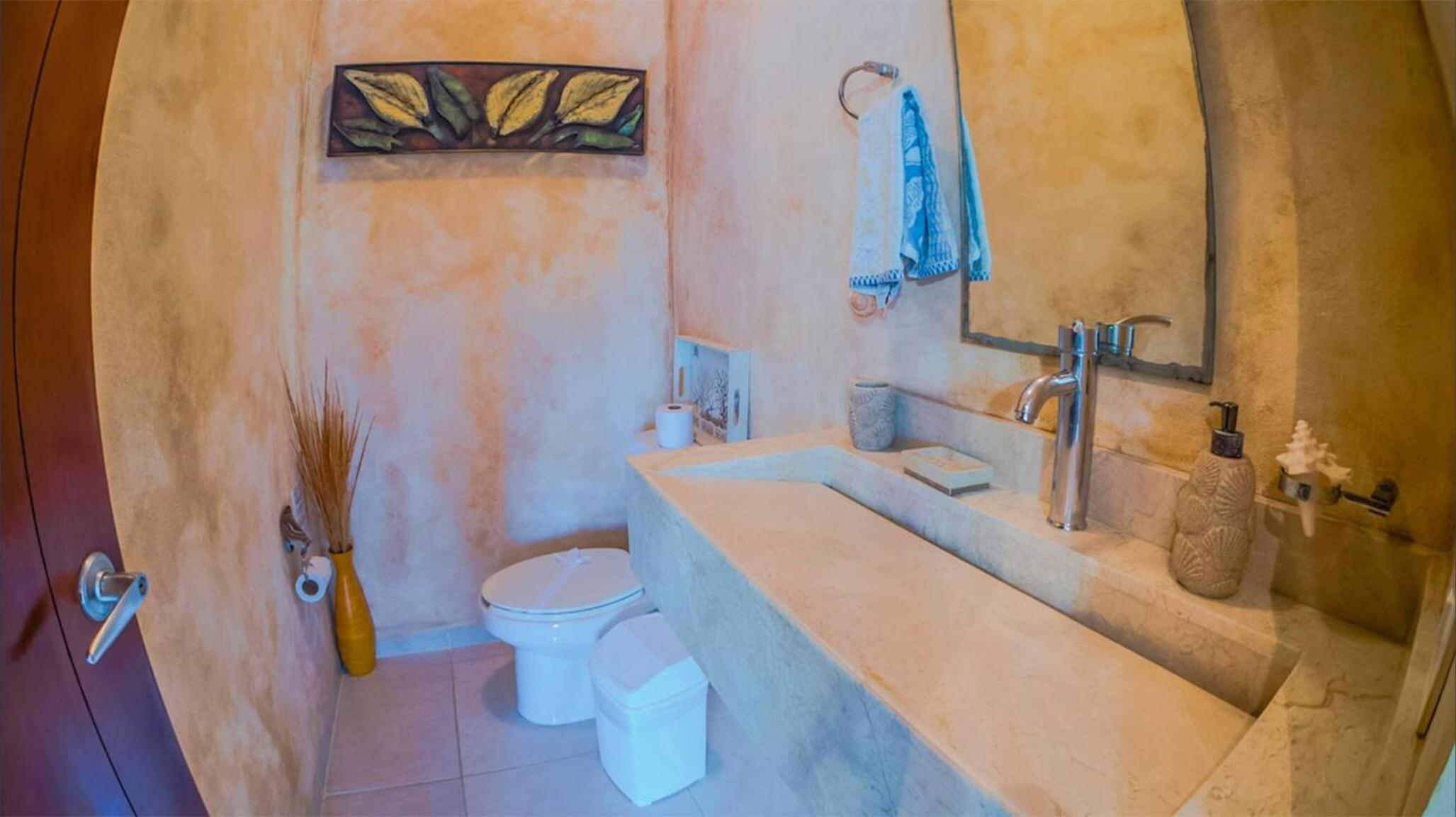 Luxury 2 level Penthouse with 2 BR - Only 3 Blocks from the beach - Meridian 310