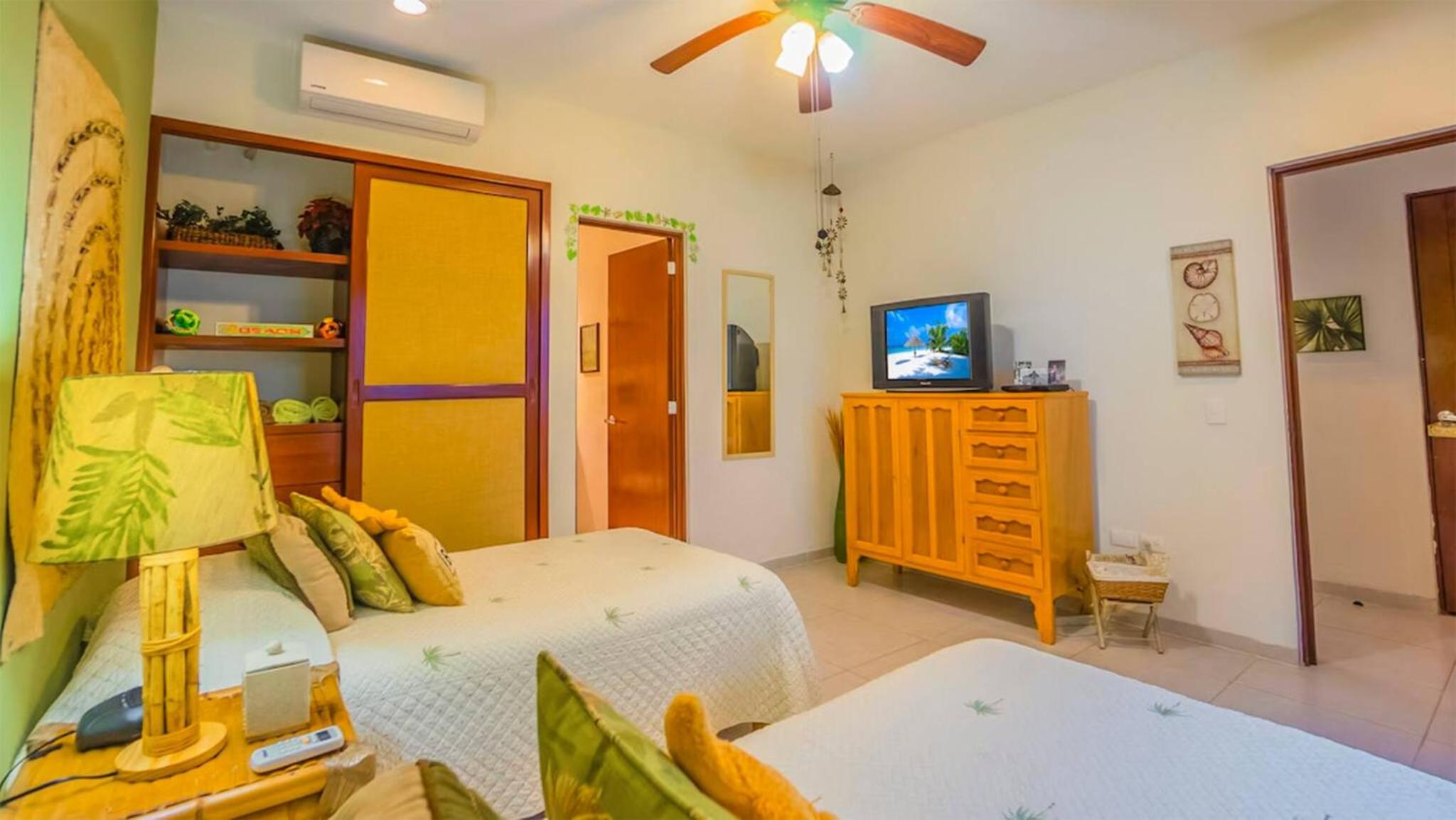 Luxury 2 level Penthouse with 2 BR - Only 3 Blocks from the beach - Meridian 310