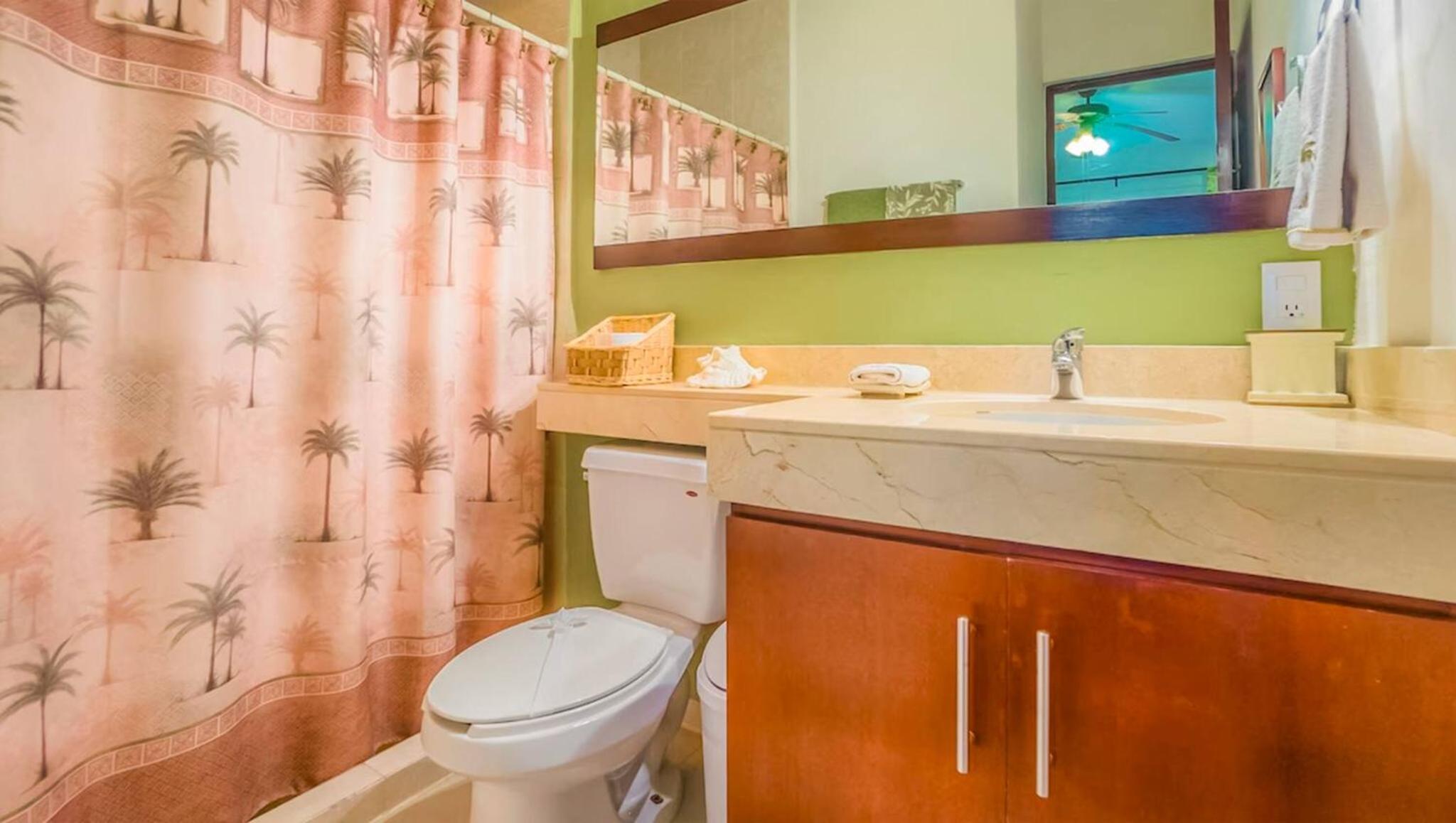 Luxury 2 level Penthouse with 2 BR - Only 3 Blocks from the beach - Meridian 310