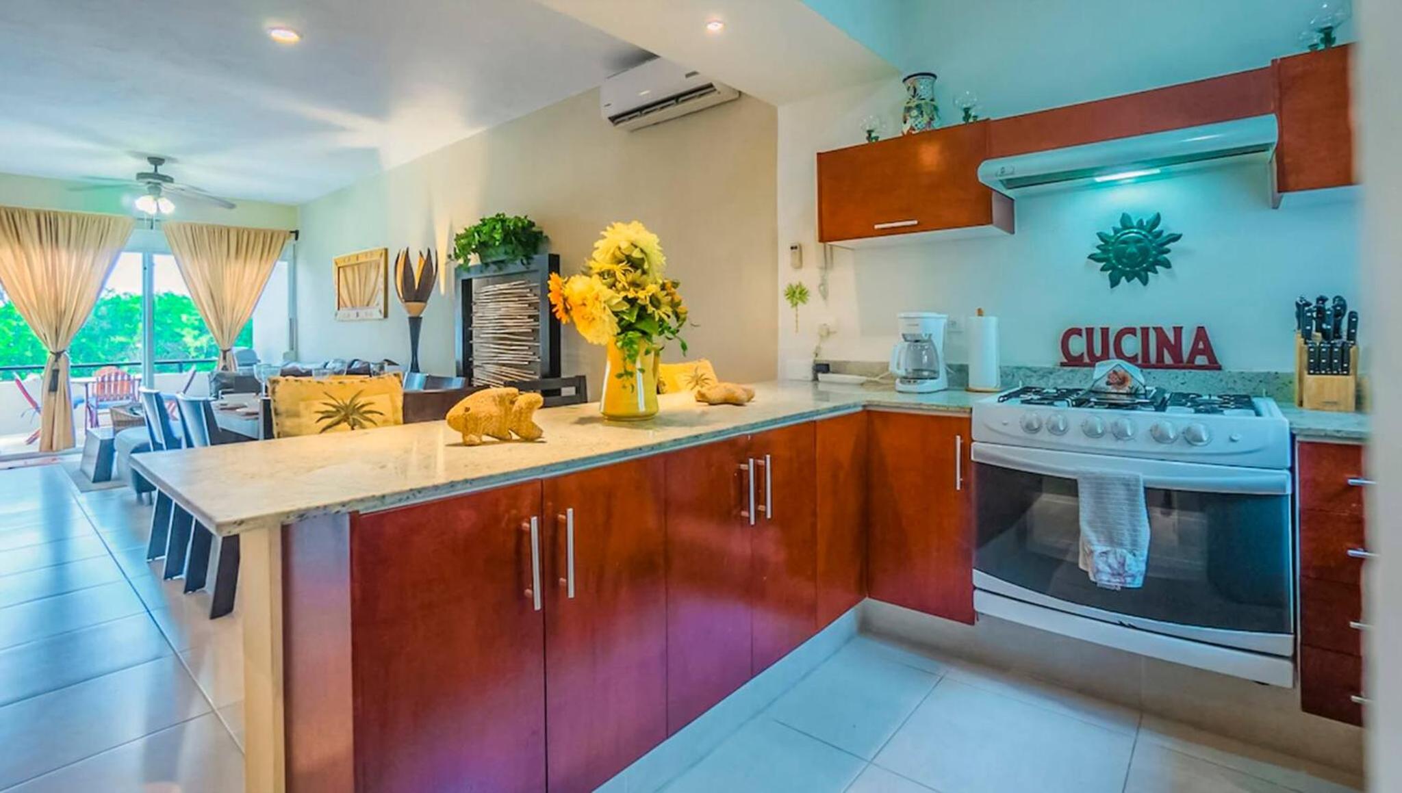 Luxury 2 level Penthouse with 2 BR - Only 3 Blocks from the beach - Meridian 310