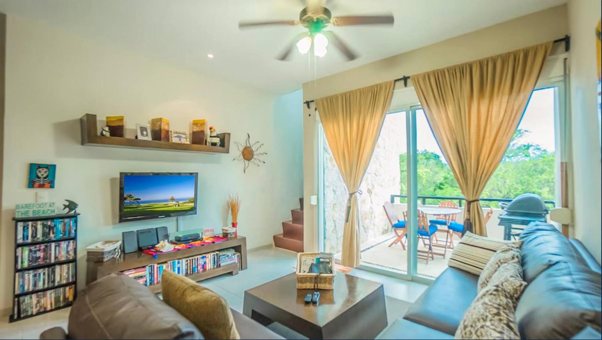 Luxury 2 level Penthouse with 2 BR - Only 3 Blocks from the beach - Meridian 310