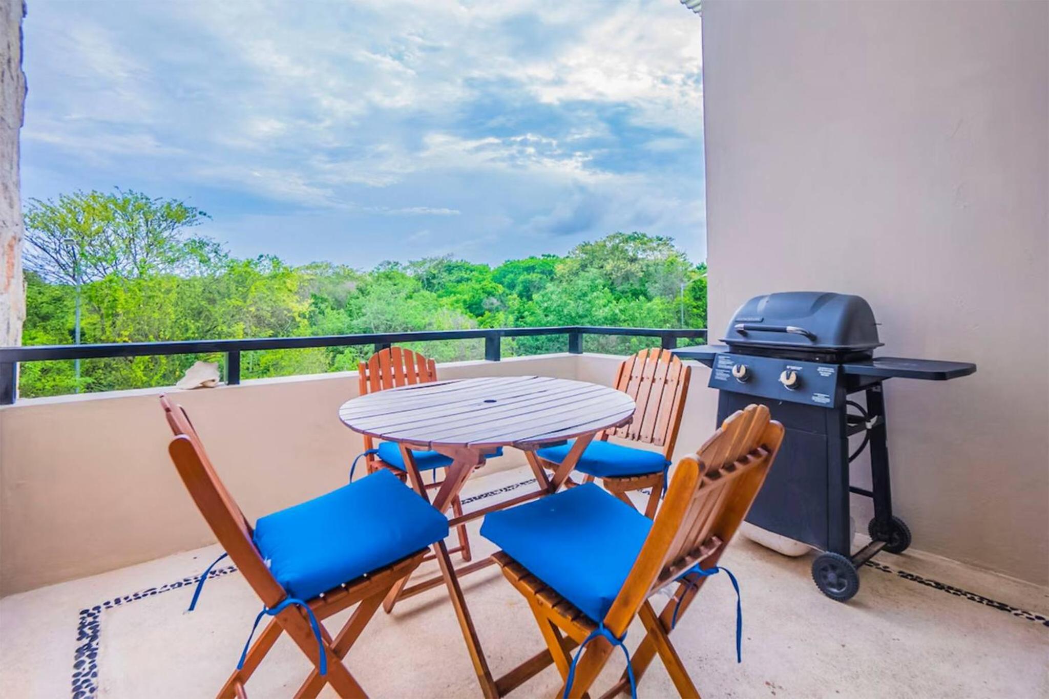 Luxury 2 level Penthouse with 2 BR - Only 3 Blocks from the beach - Meridian 310