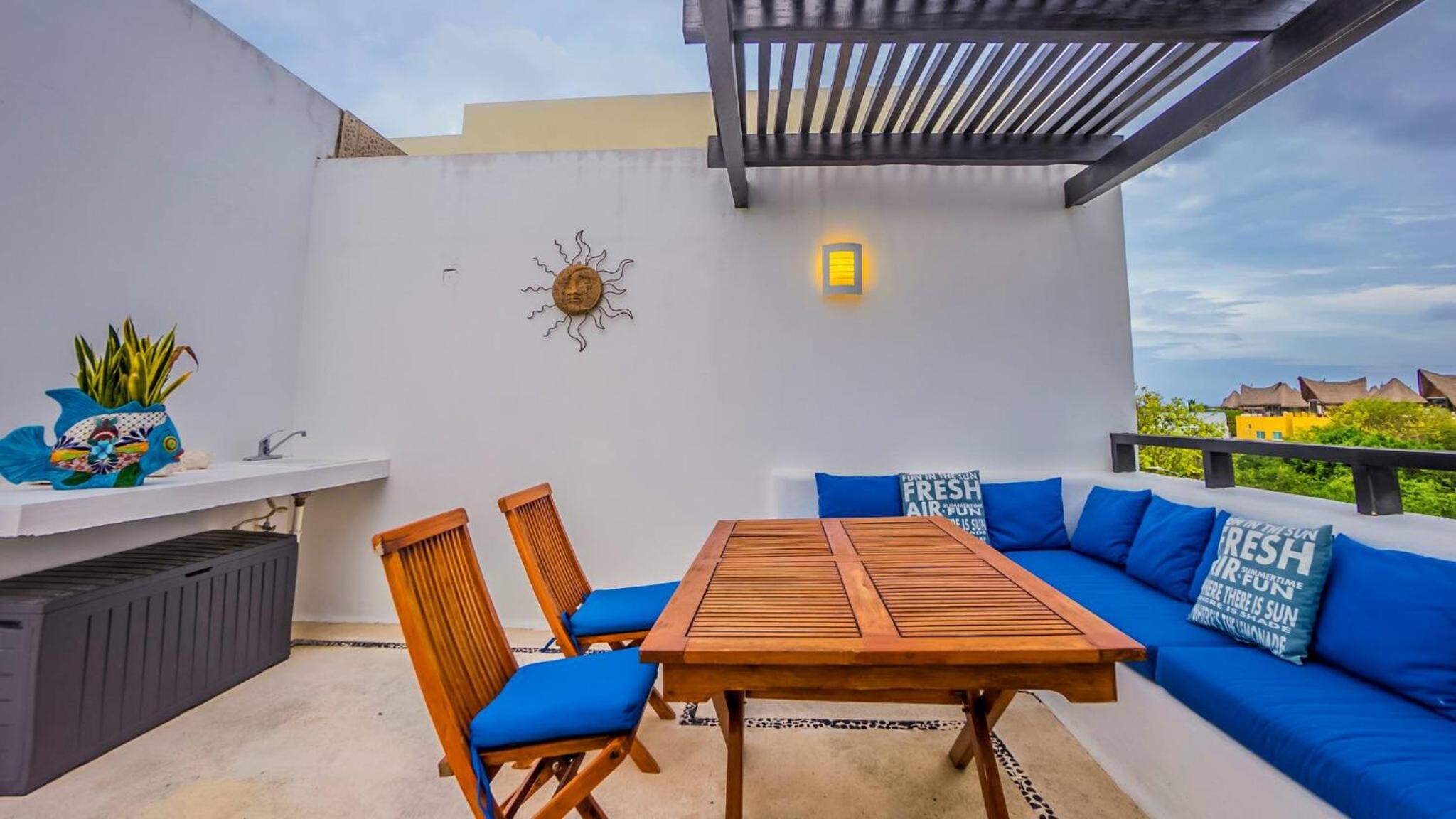 Luxury 2 level Penthouse with 2 BR - Only 3 Blocks from the beach - Meridian 310