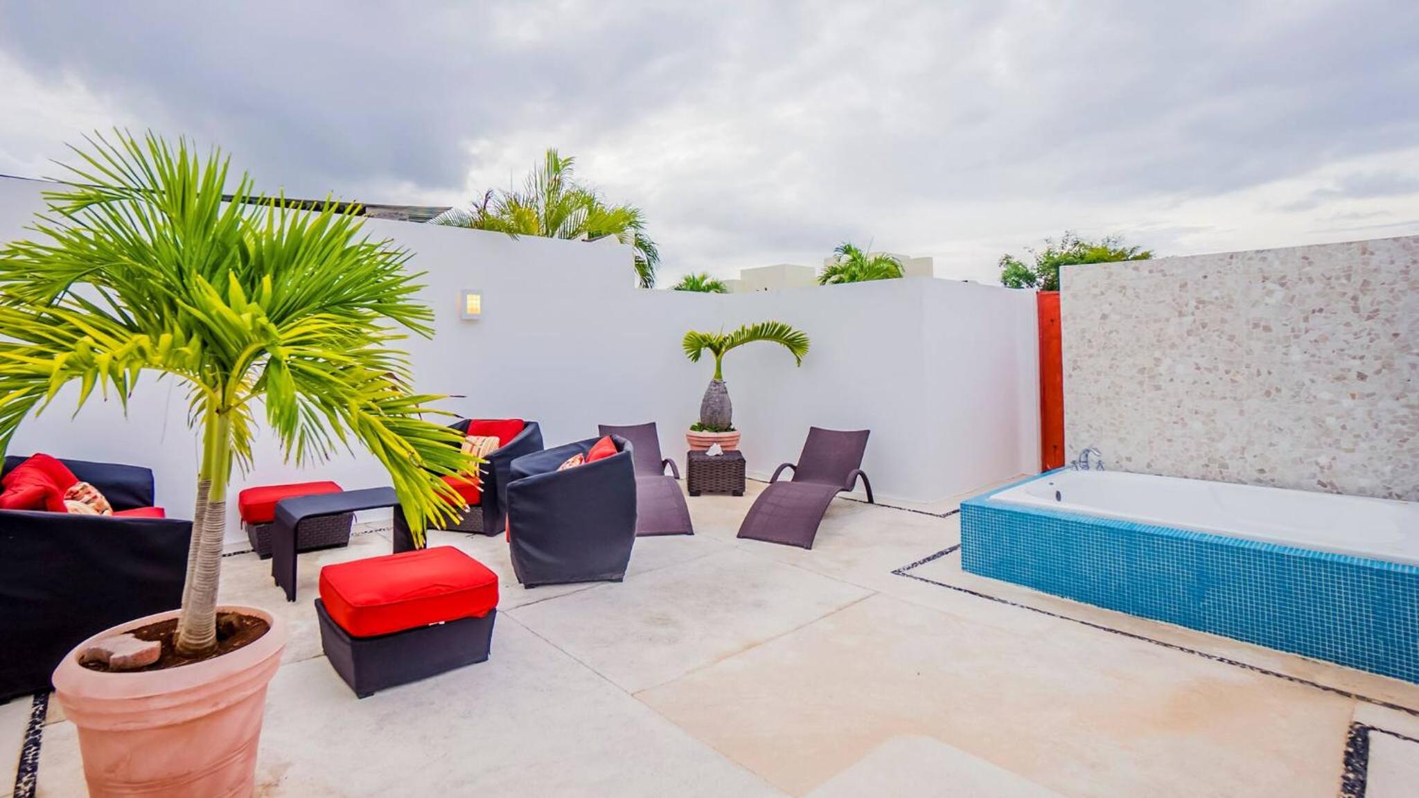Luxury 2 level Penthouse with 2 BR - Only 3 Blocks from the beach - Meridian 310