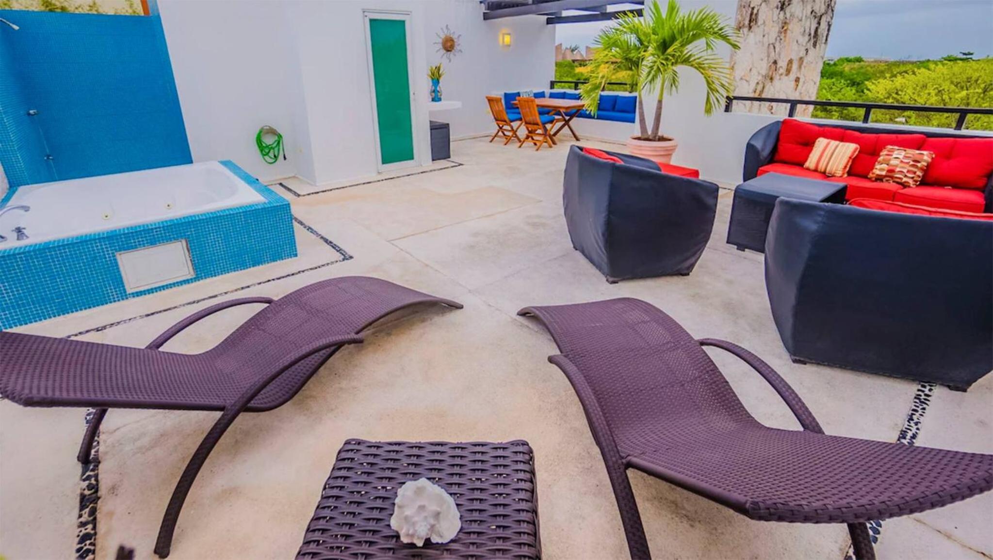 Luxury 2 level Penthouse with 2 BR - Only 3 Blocks from the beach - Meridian 310