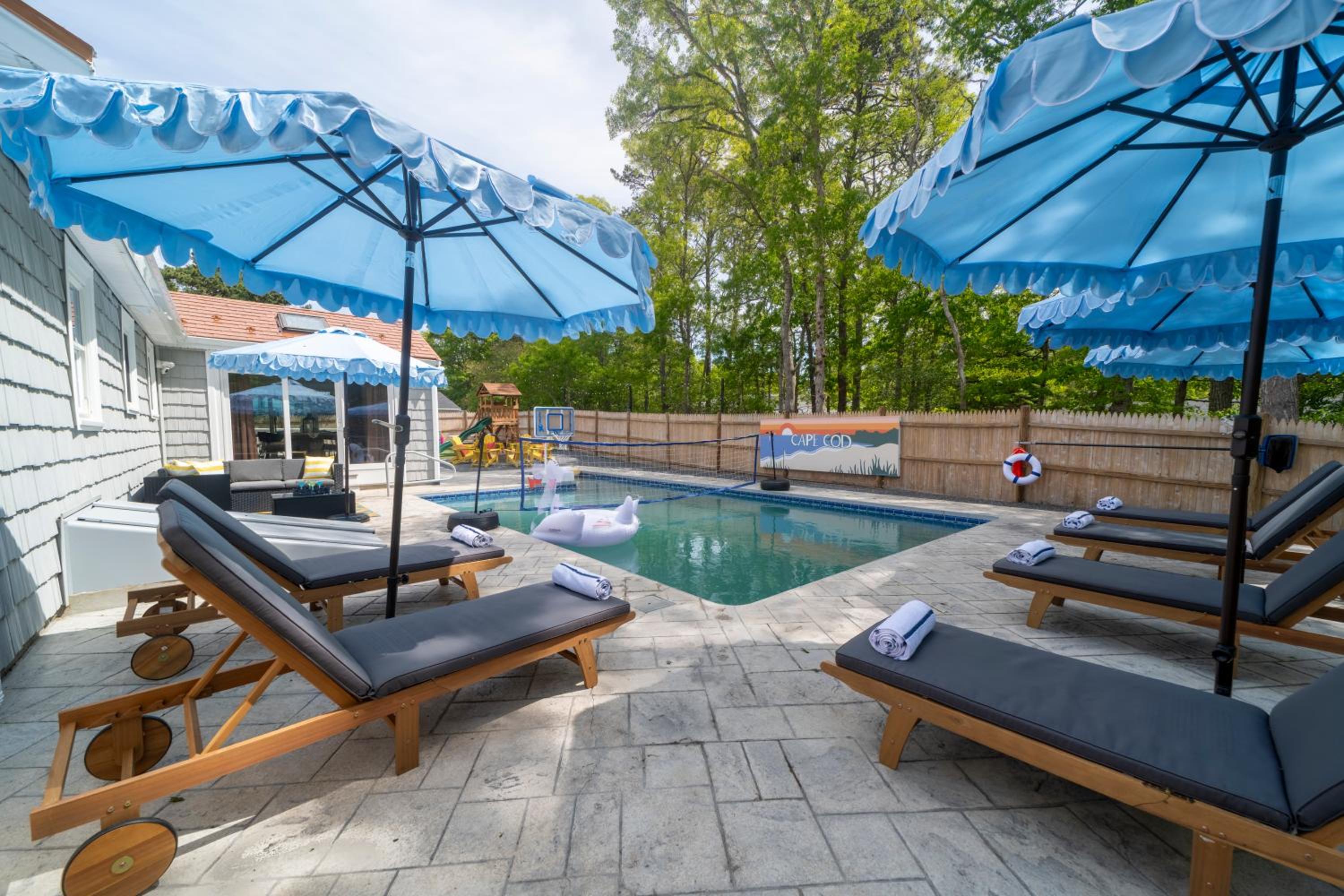 Cape Cod heated Pool, Putting Green, Speak Easy, Game room,