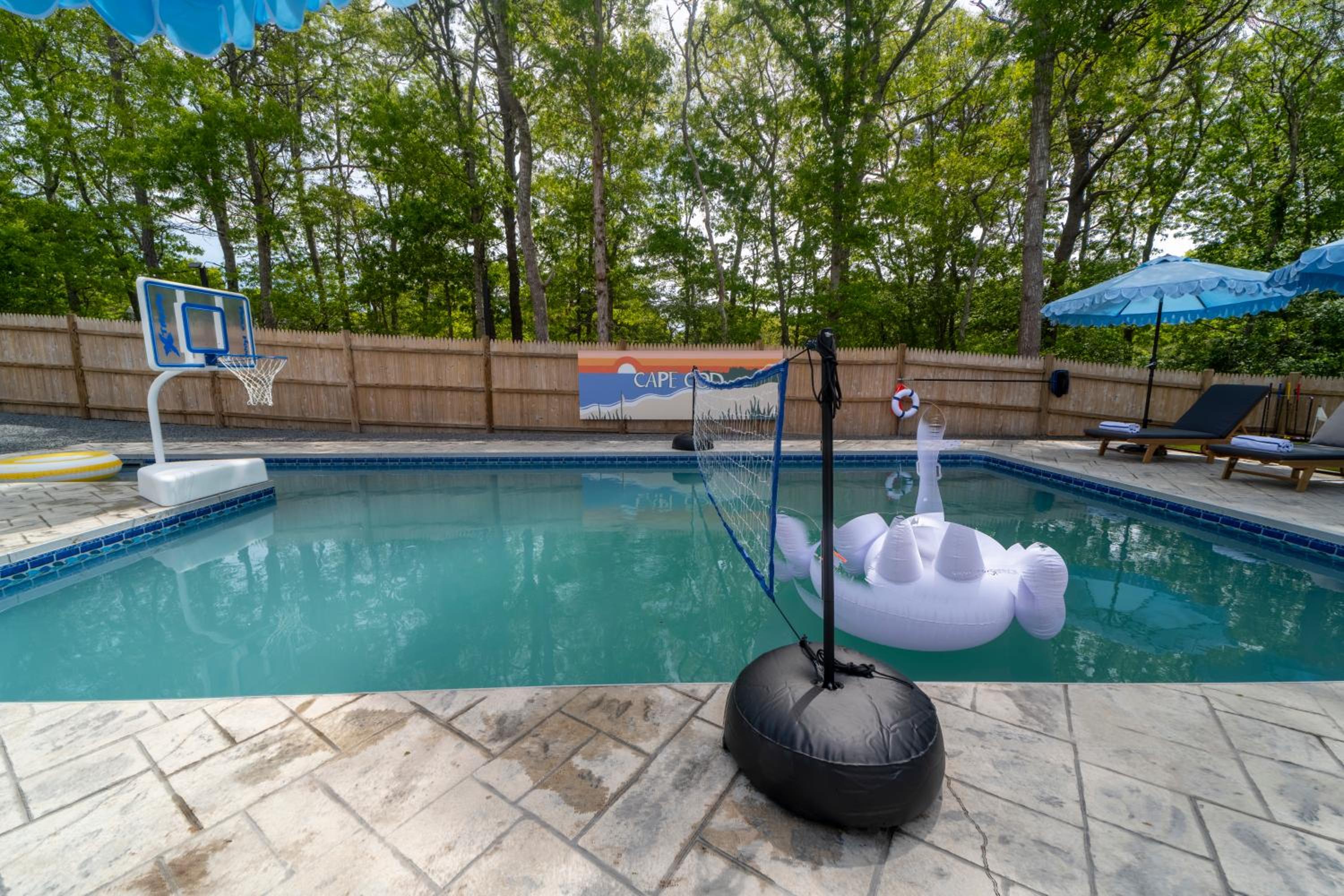 Cape Cod heated Pool, Putting Green, Speak Easy, Game room,