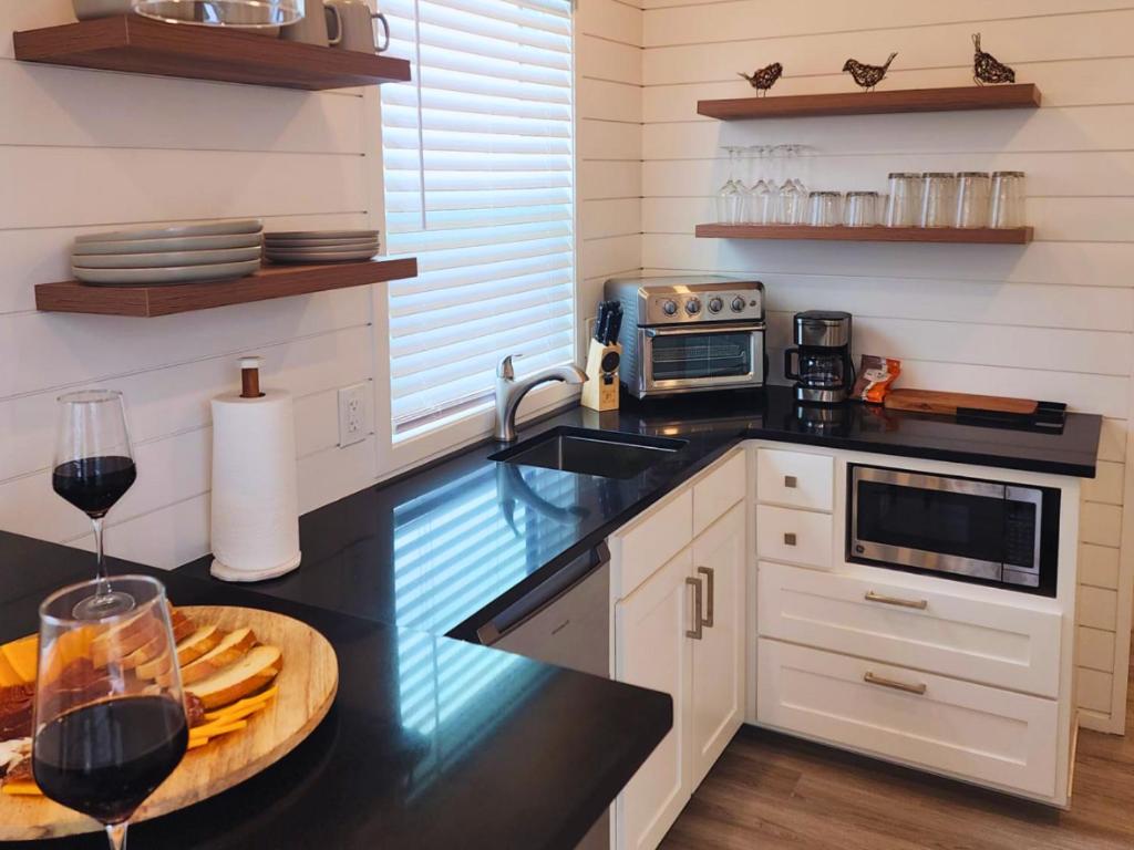 Exclusive Wine Country Stay Pool, Firepit & Games