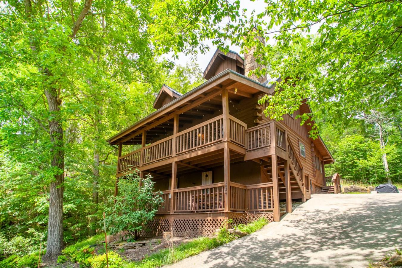 Secluded yet Close 2 All Hot Tub Pet-friendly