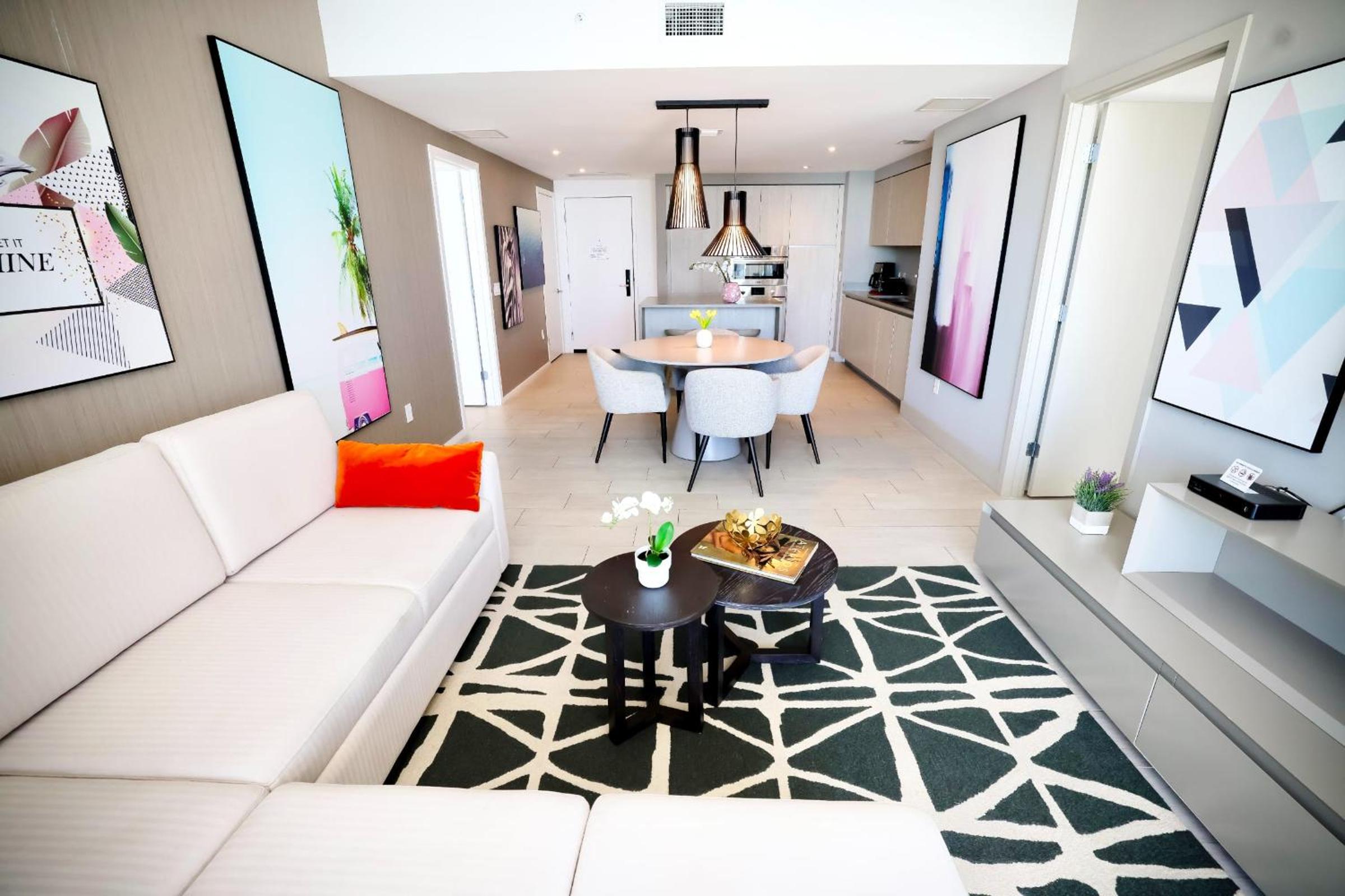 2 BDR Stunning Ocean View in Hyde Beach House