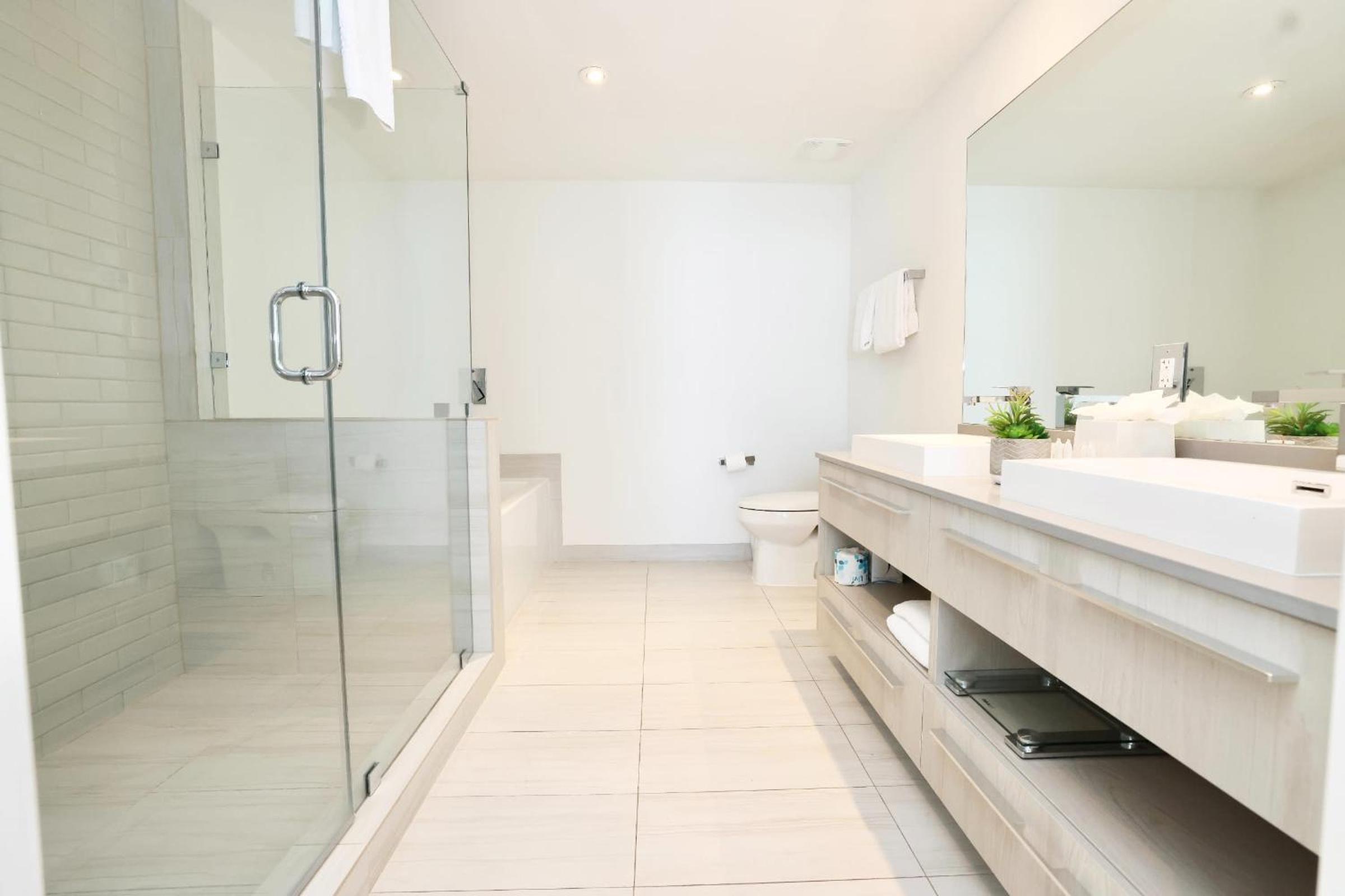 2 BDR Stunning Ocean View in Hyde Beach House