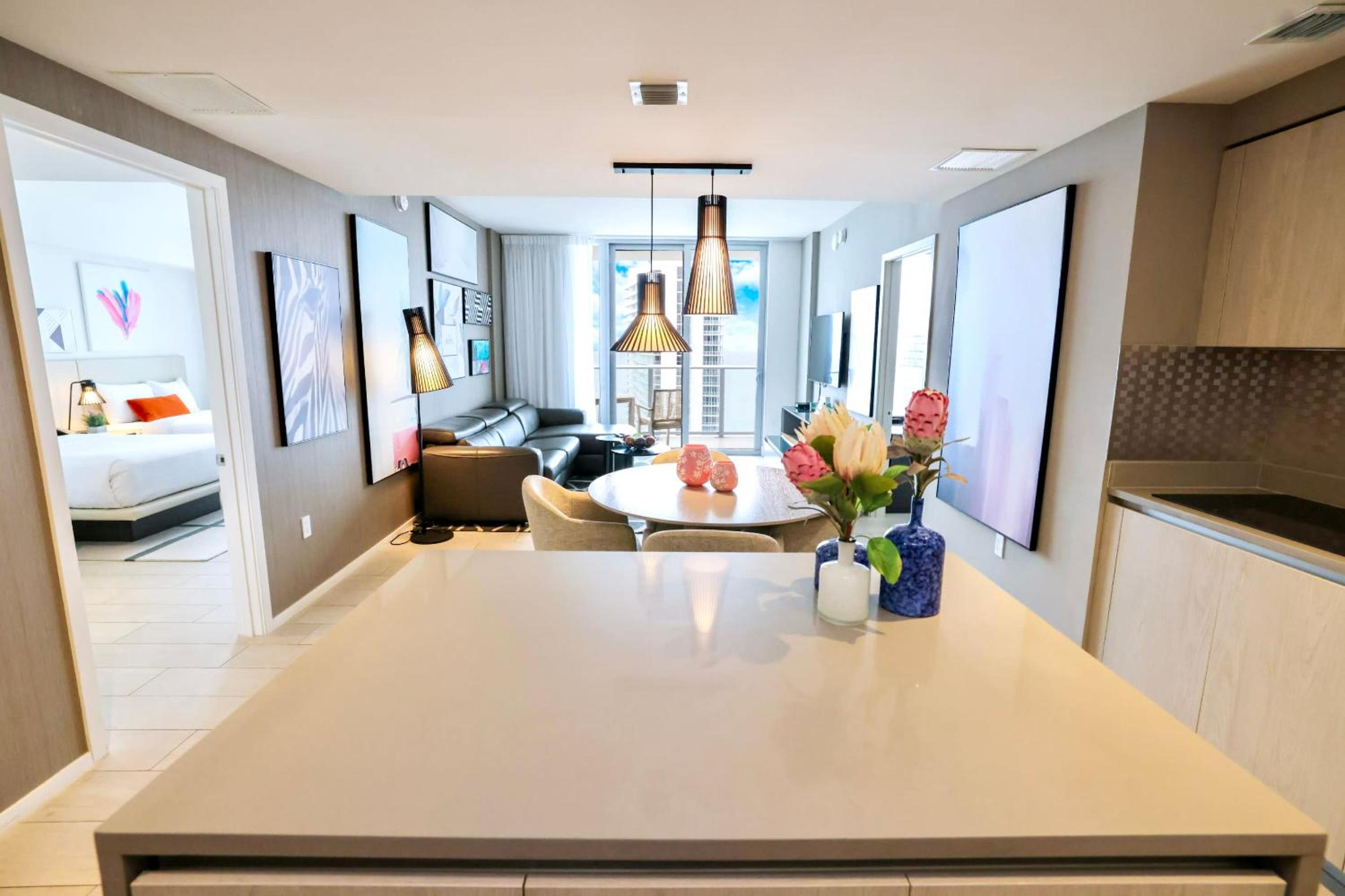 2 BDR Stunning Ocean View in Hyde Beach House