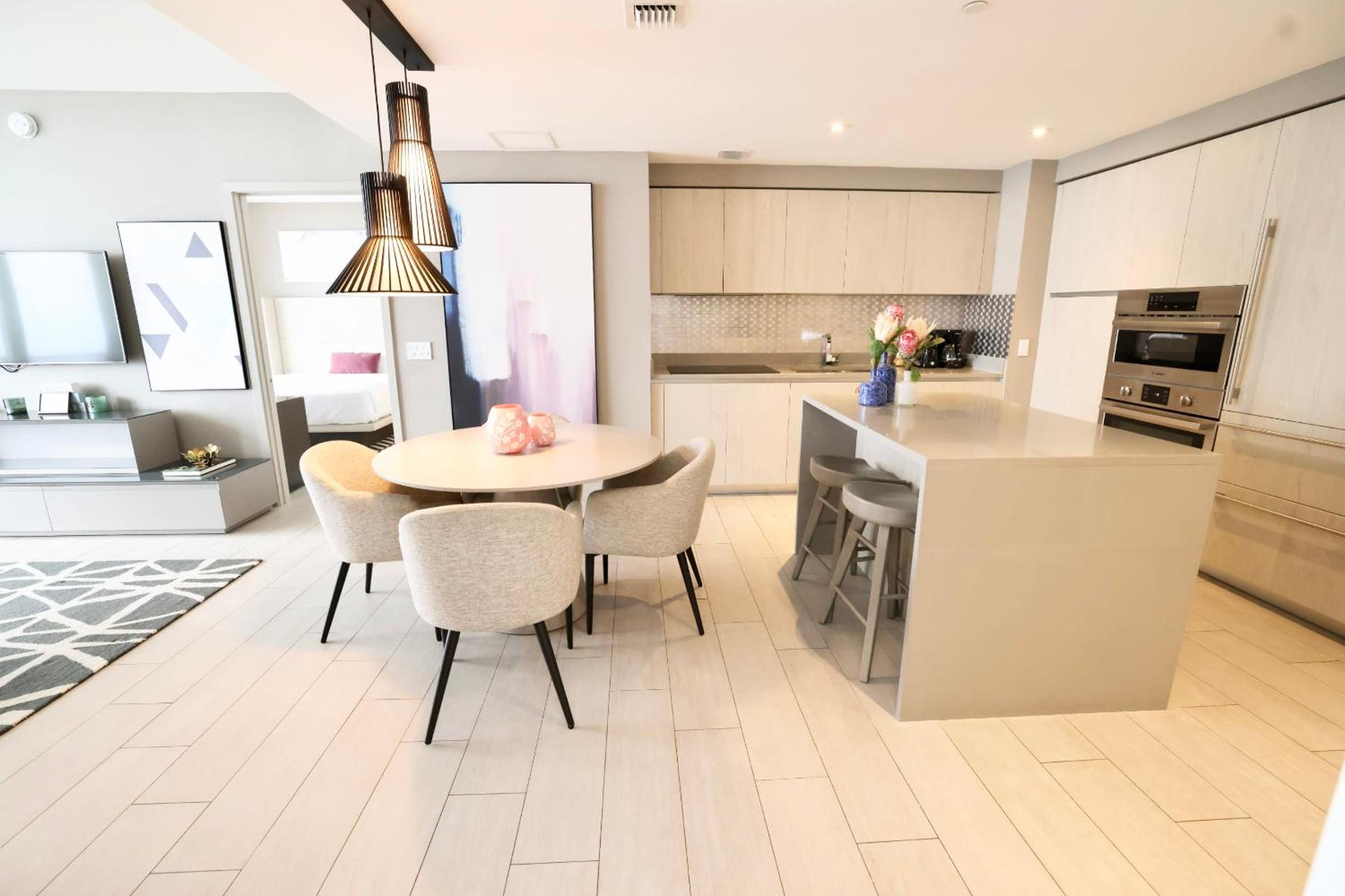2 BDR Stunning Ocean View in Hyde Beach House