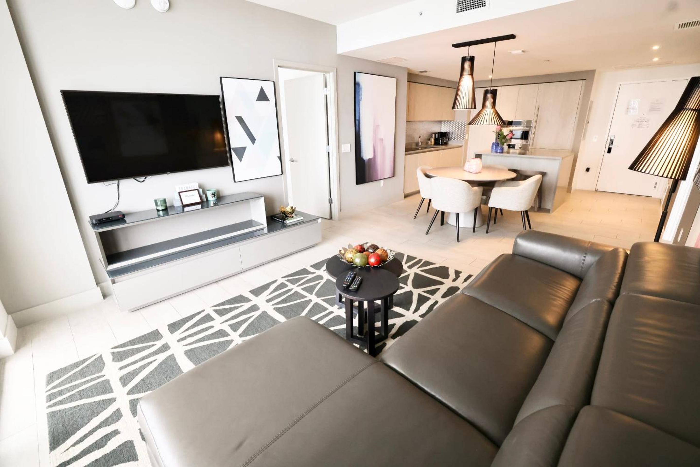 2 BDR Stunning Ocean View in Hyde Beach House