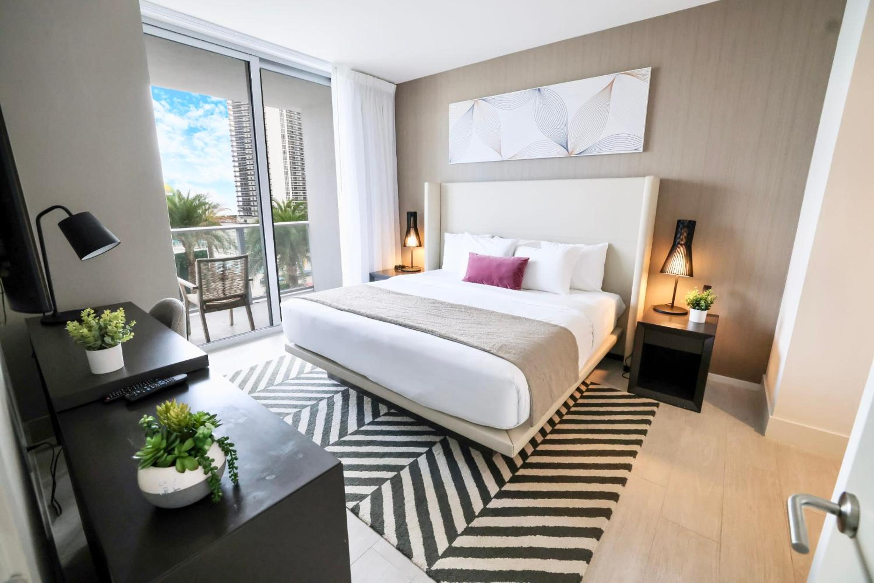 2 BDR Stunning Ocean View in Hyde Beach House