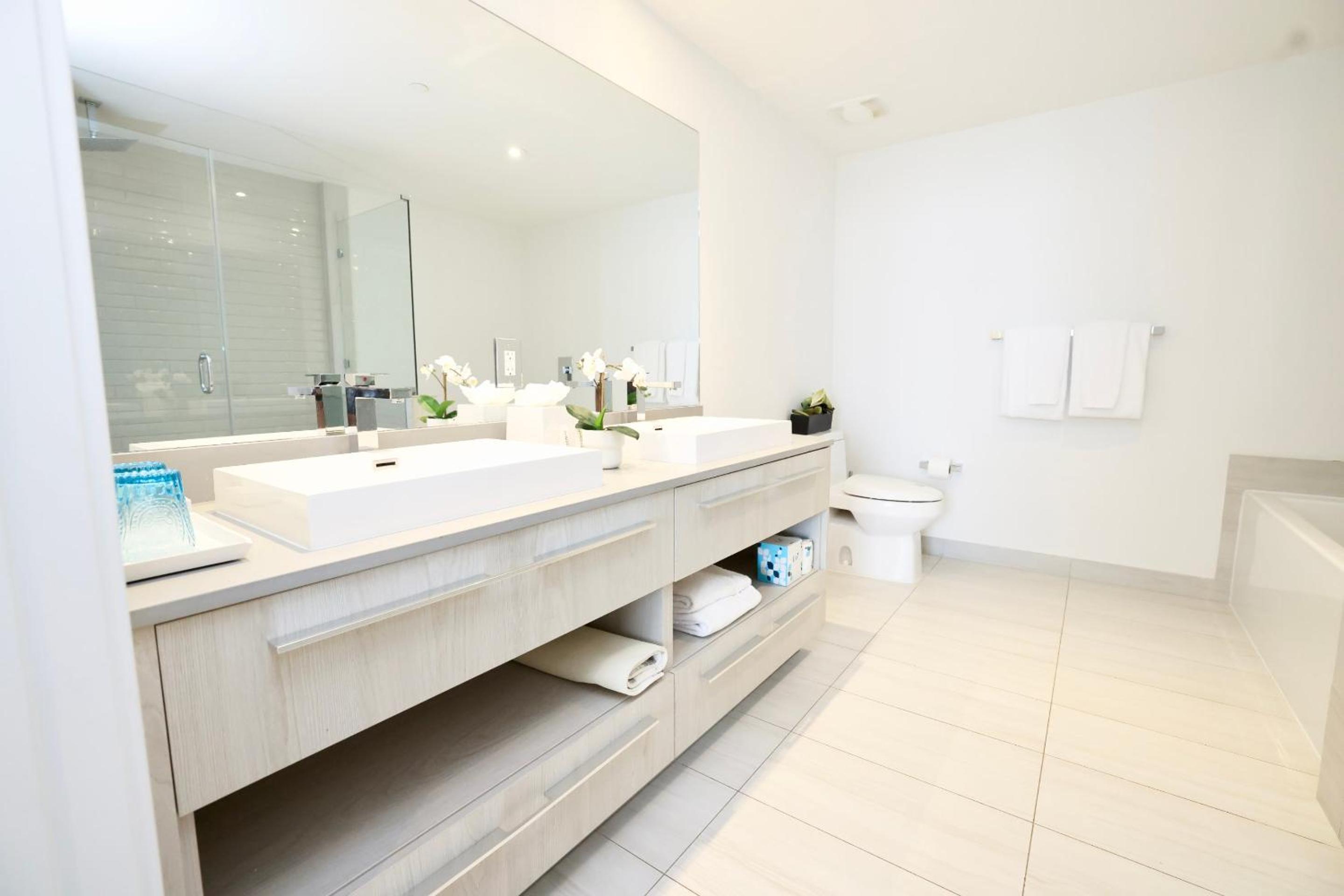 2 BDR Stunning Ocean View in Hyde Beach House