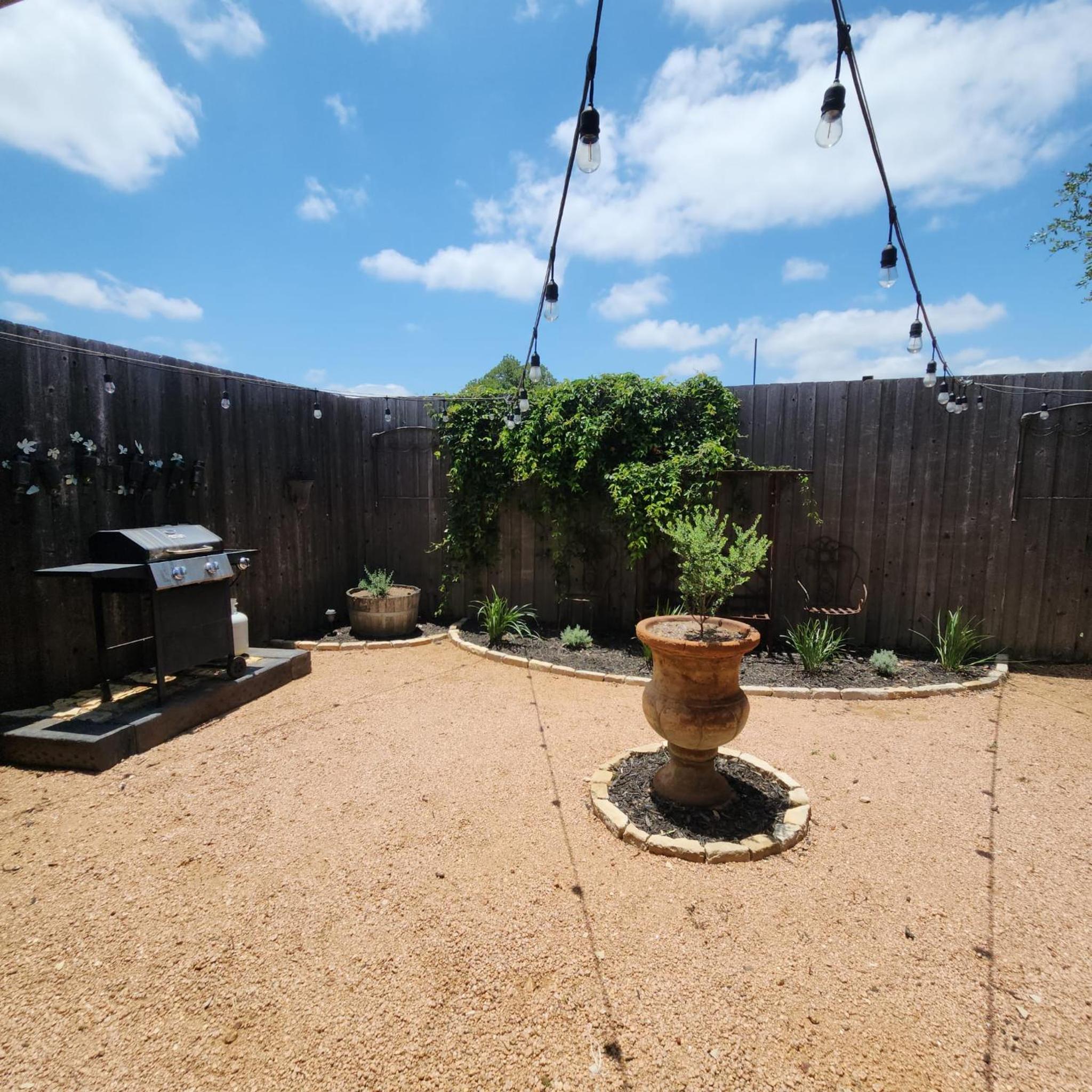 Hill Country Wine Retreat Pool & Pickleball