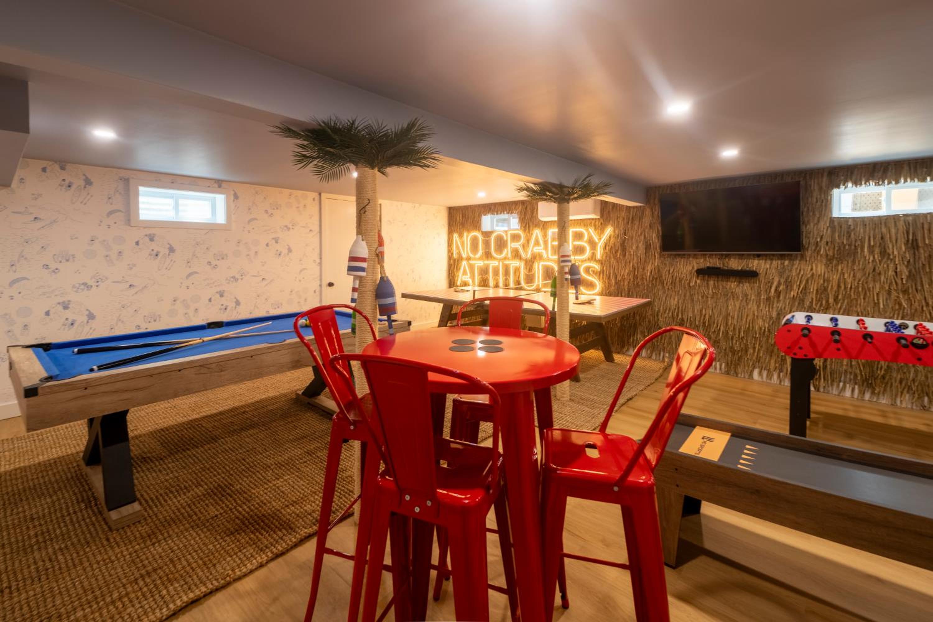 Cape Cod heated Pool, Putting Green, Speak Easy, Game room,