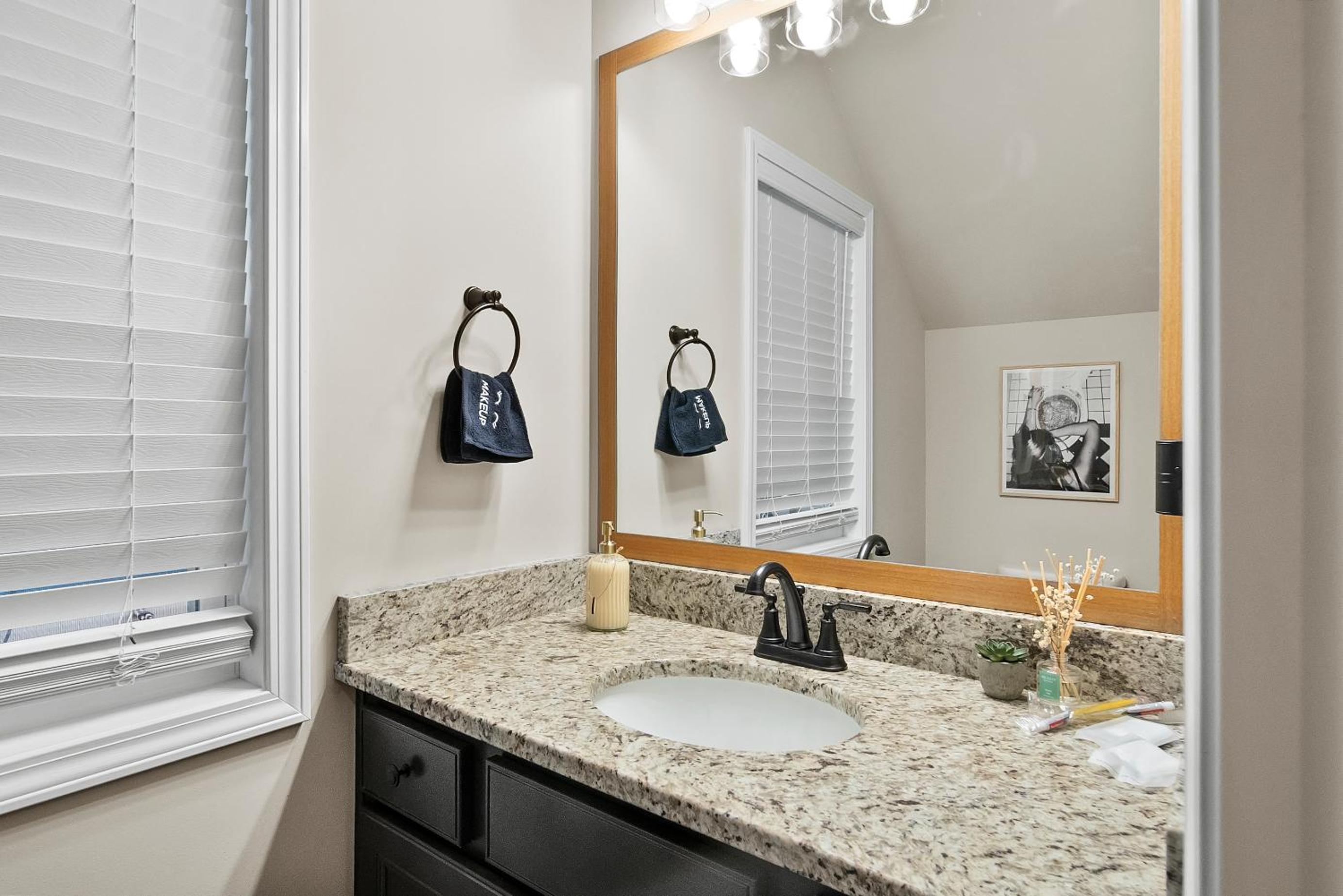 13 mins to Downtown & Stadium - Game Room - Game Day