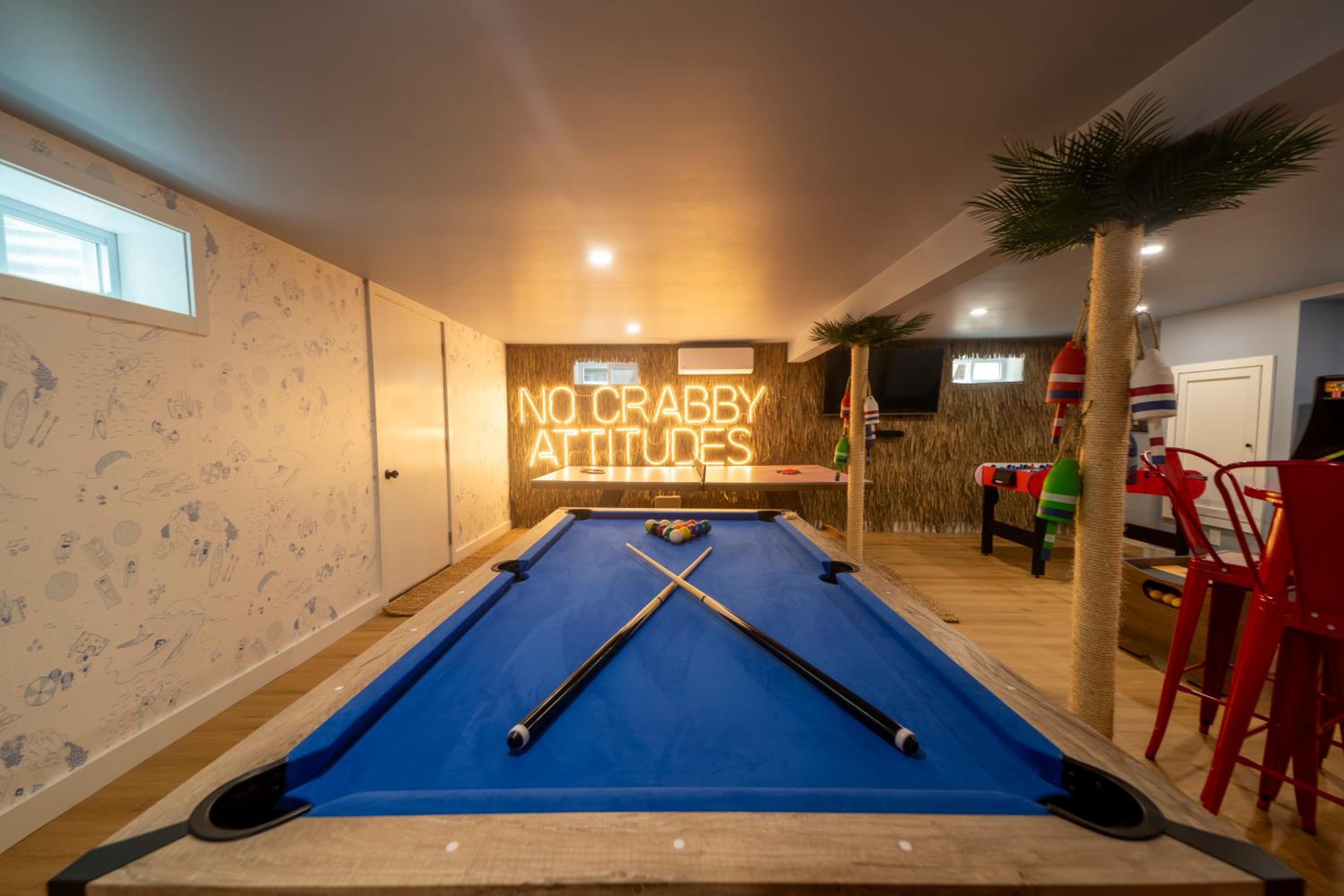 Cape Cod heated Pool, Putting Green, Speak Easy, Game room,