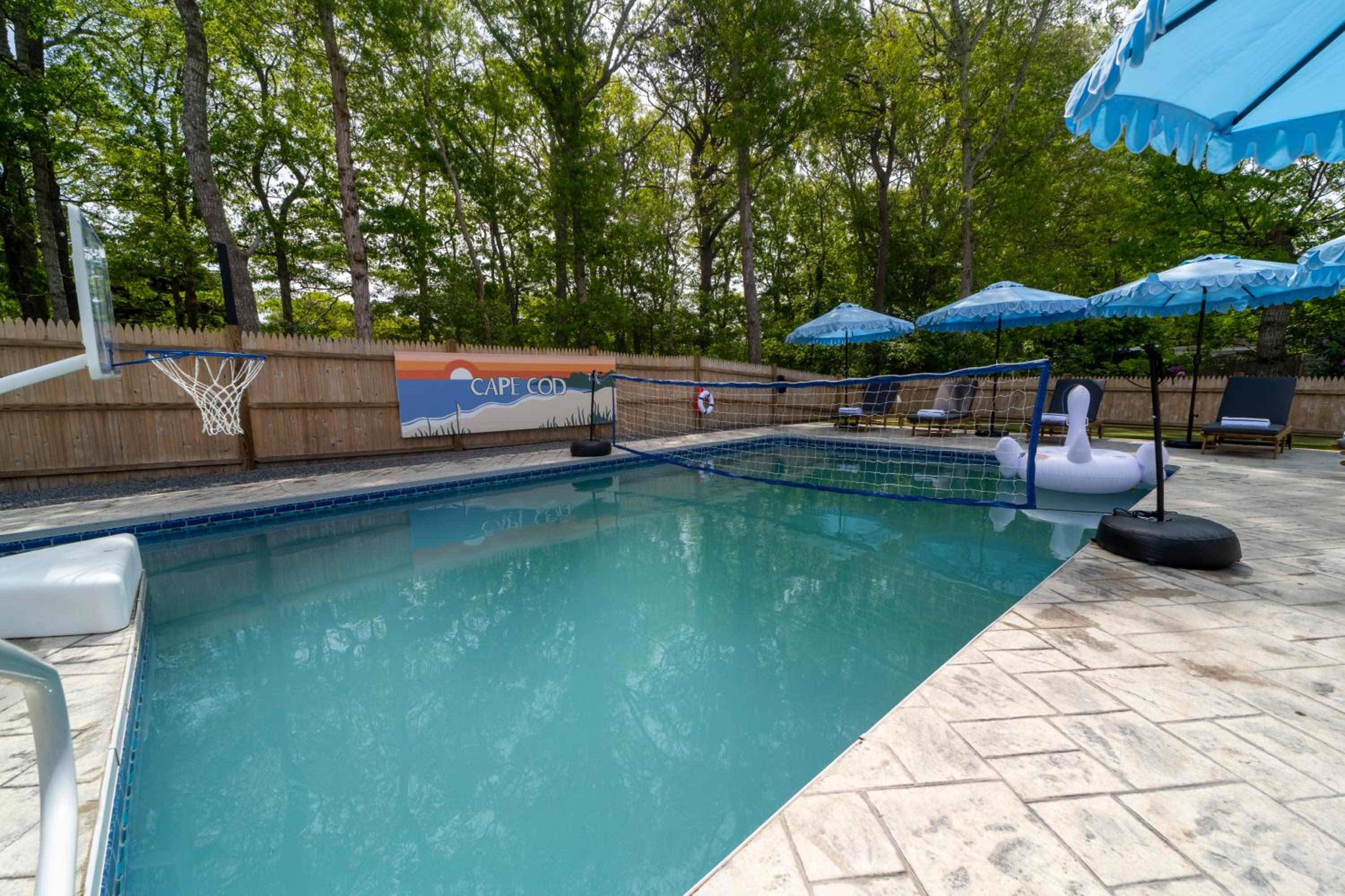 Cape Cod heated Pool, Putting Green, Speak Easy, Game room,