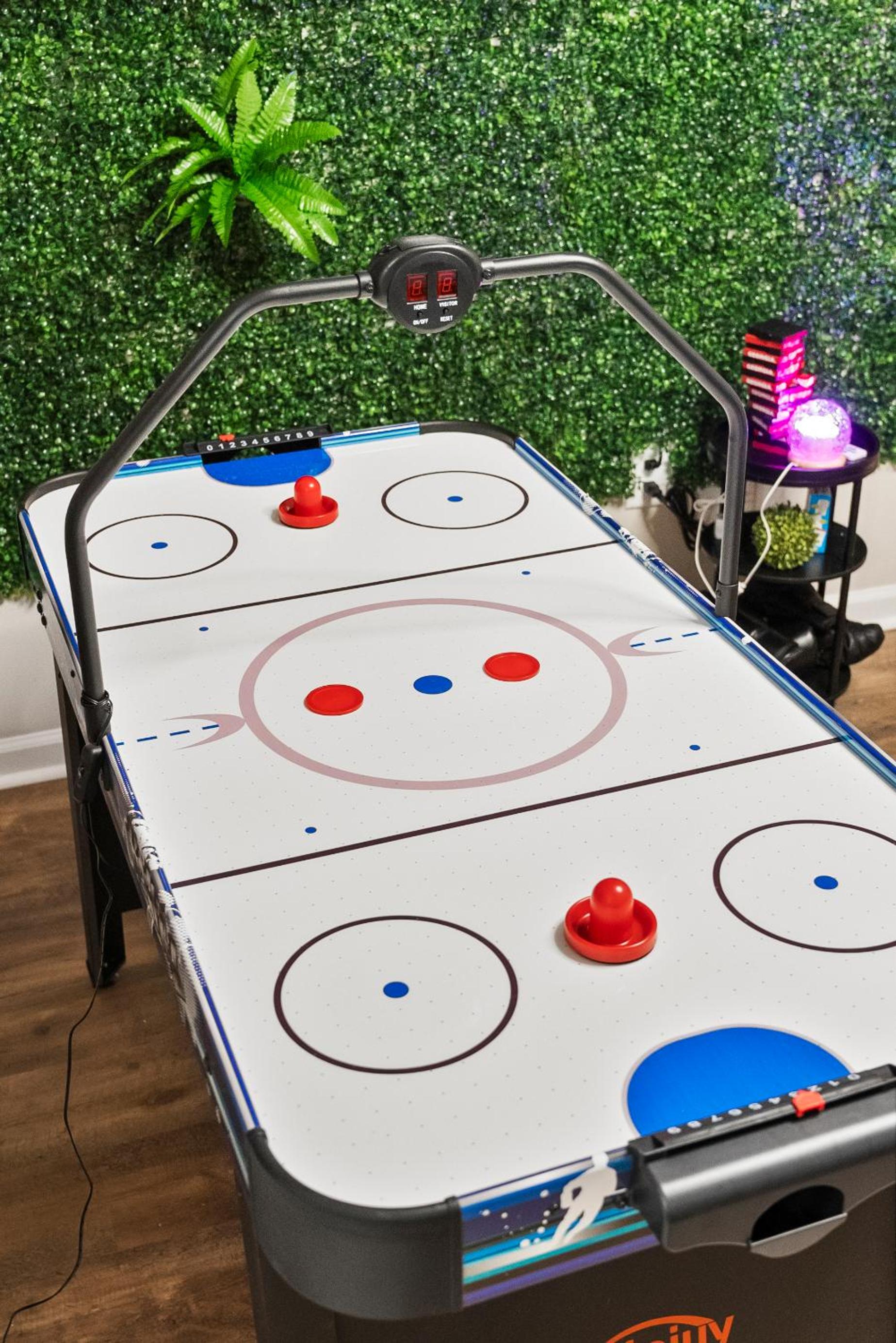 13 mins to Downtown & Stadium - Game Room - Game Day
