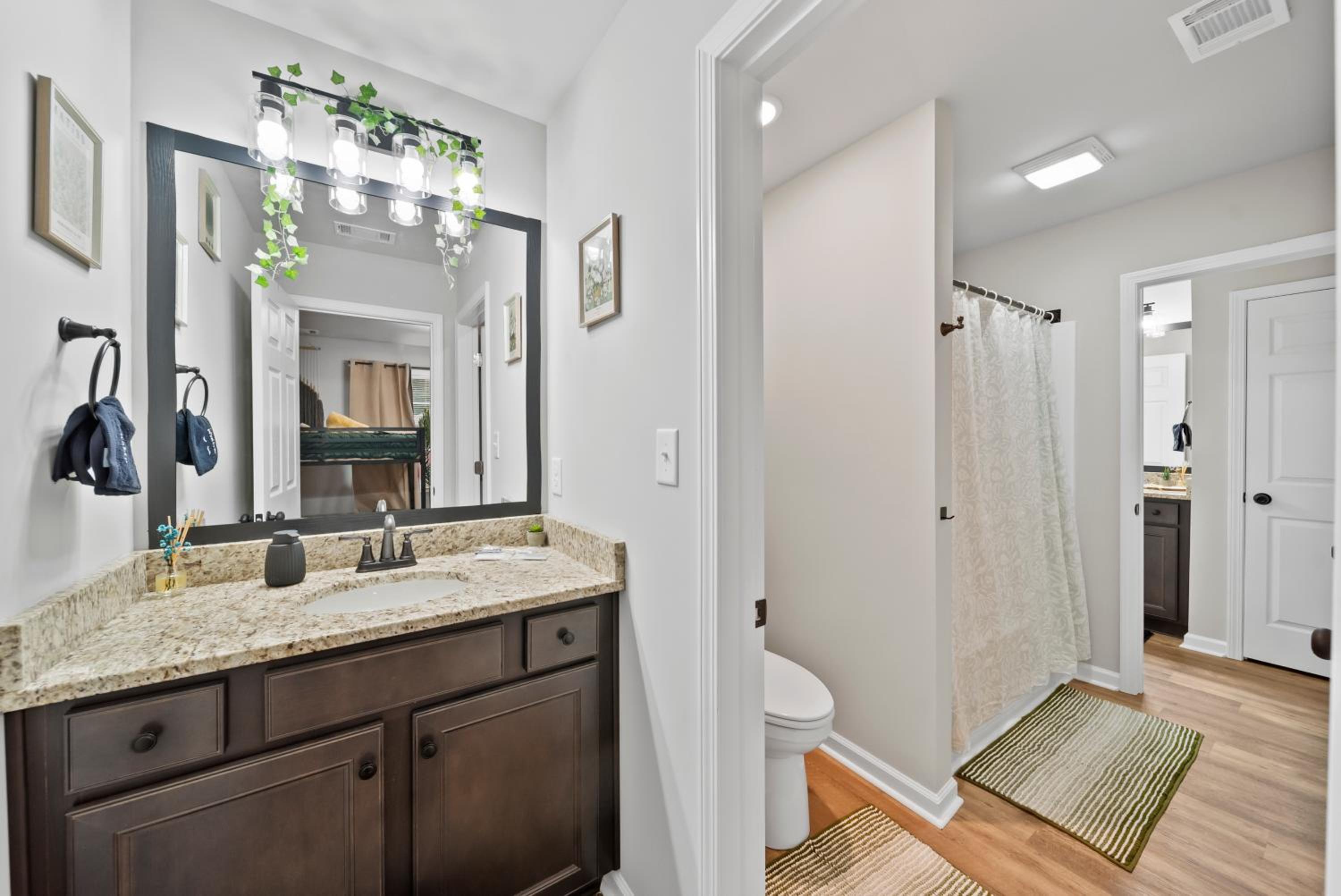 13 mins to Downtown & Stadium - Game Room - Game Day