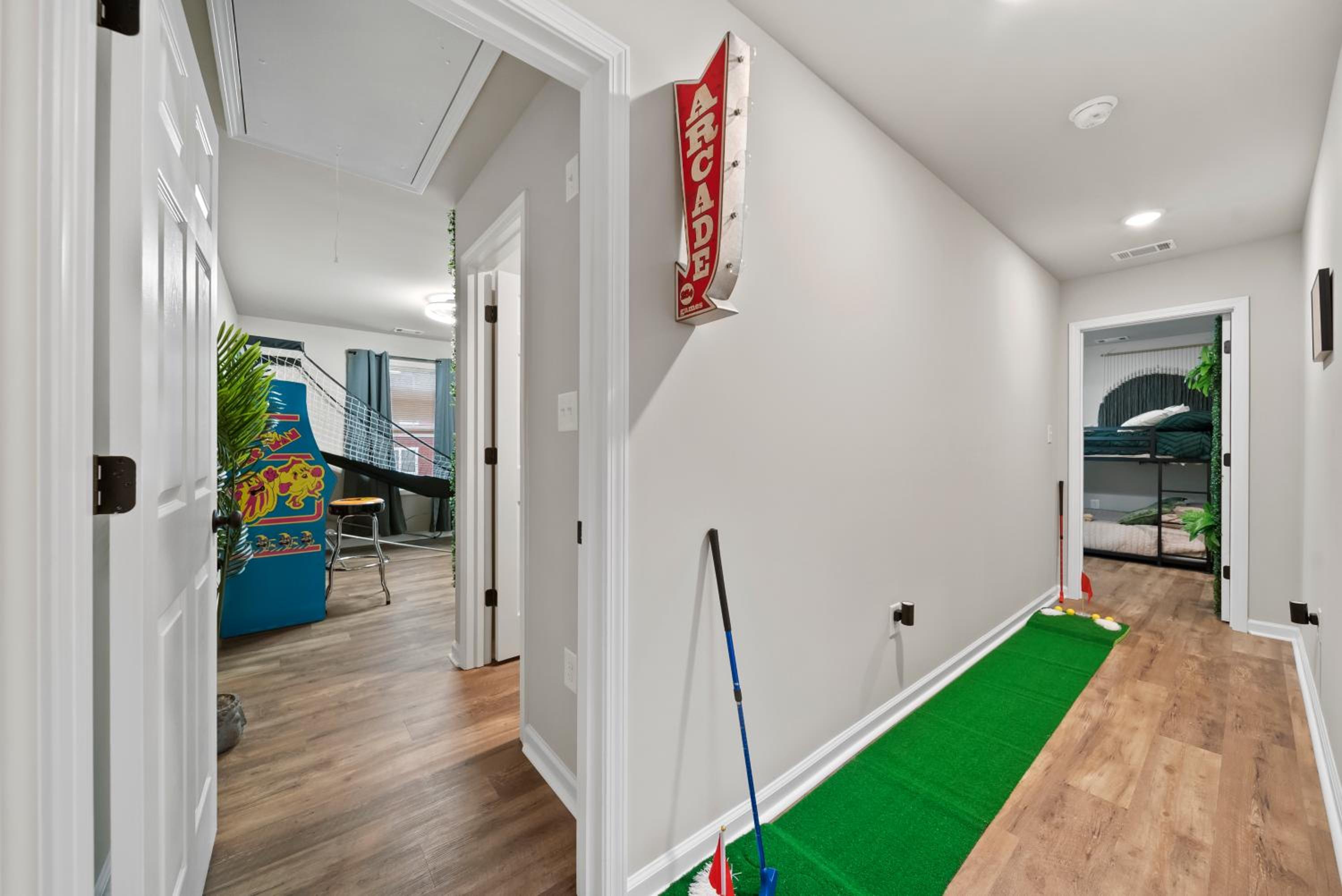 13 mins to Downtown & Stadium - Game Room - Game Day