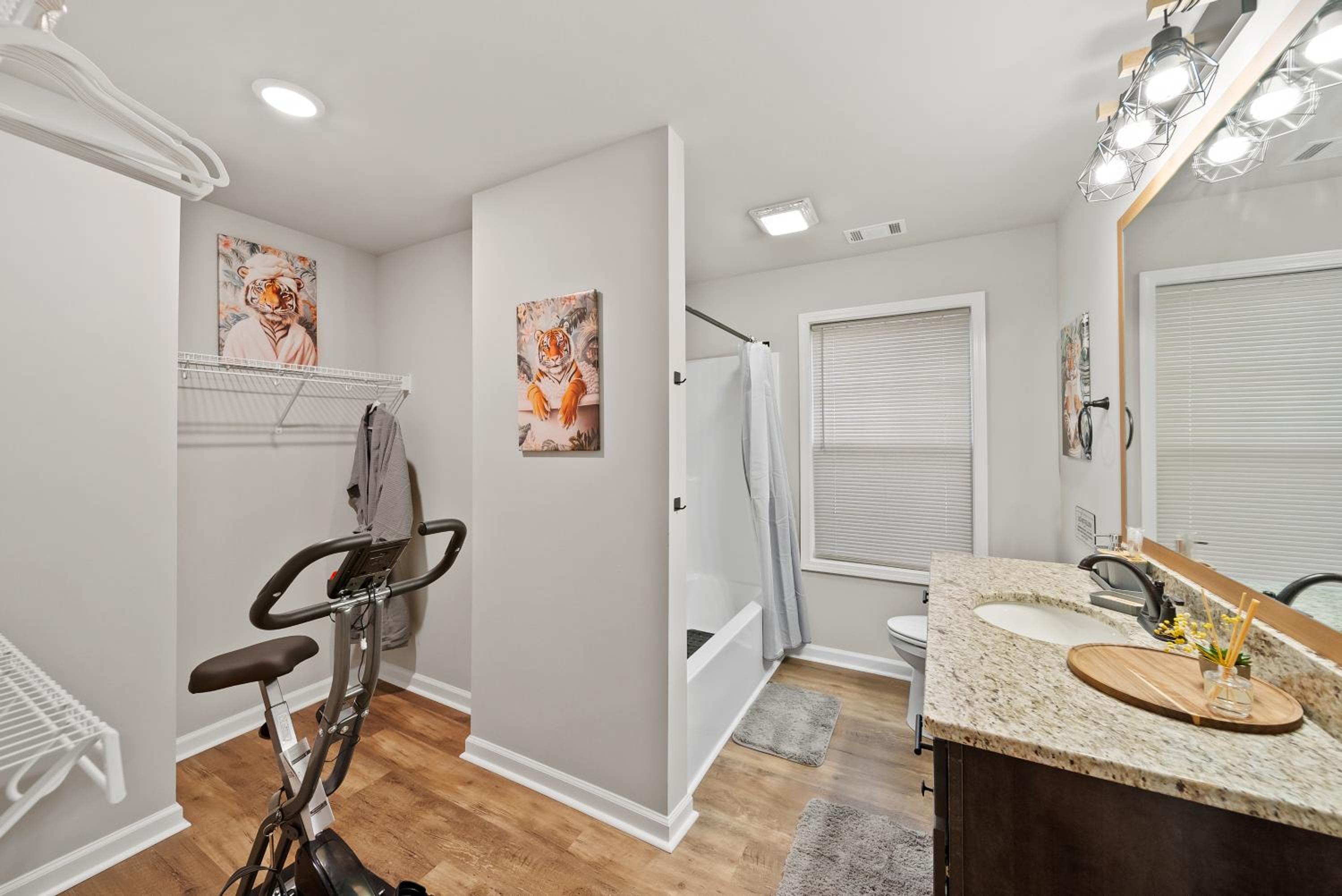13 mins to Downtown & Stadium - Game Room - Game Day