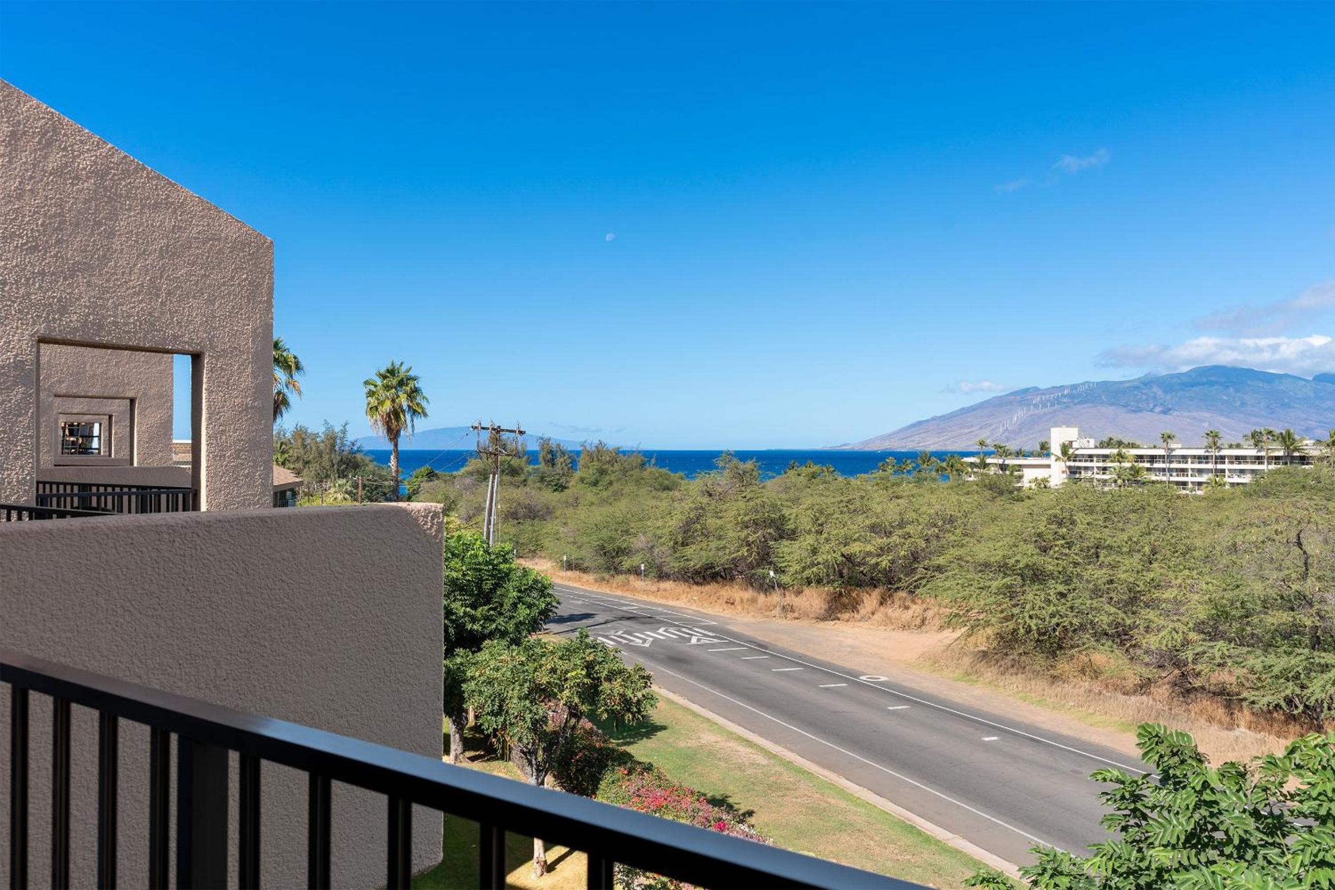 Experience Kamaole Sands 4-409 - Ocean Views, Spacious, Renovated, Wi-Fi, AC!