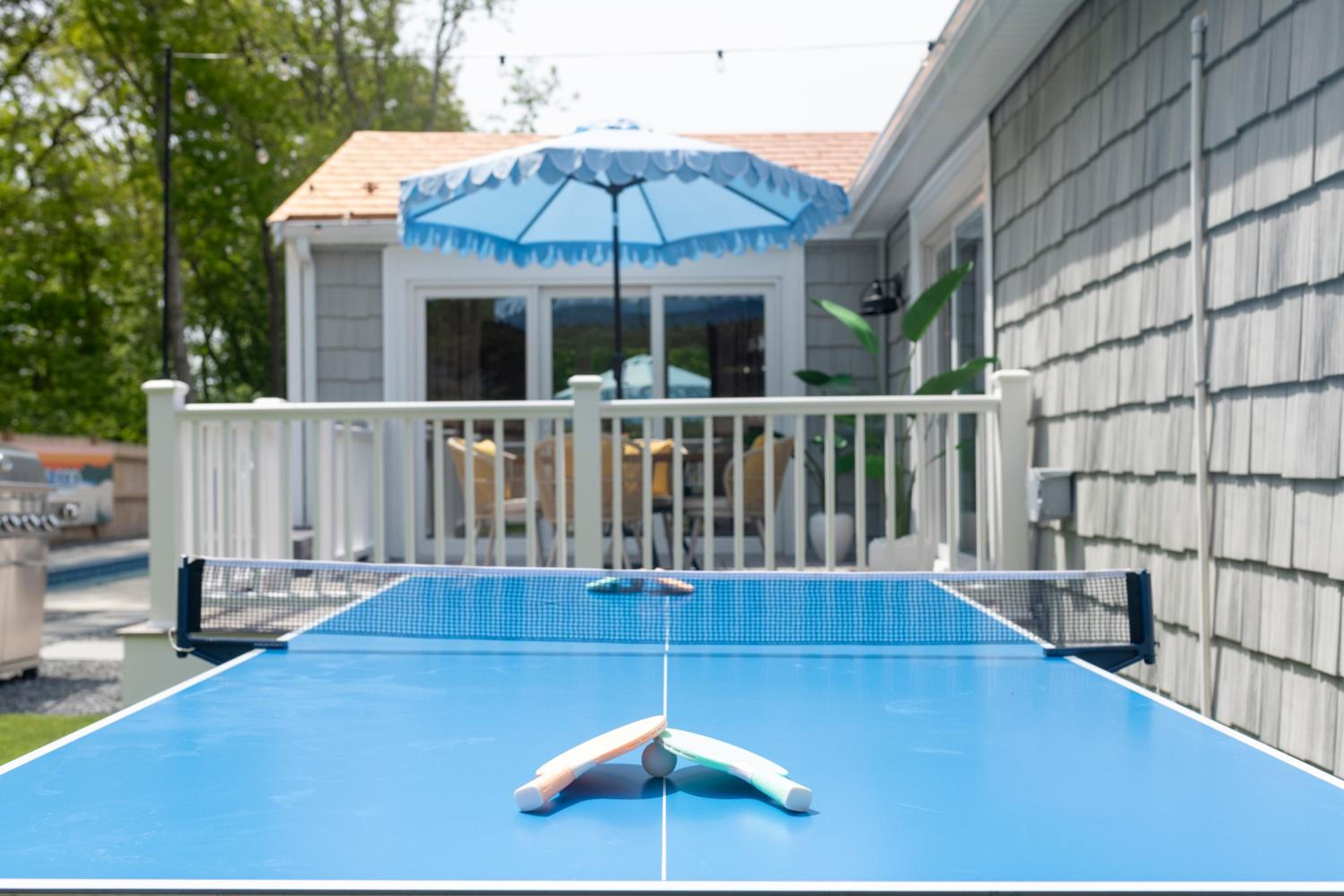 Cape Cod heated Pool, Putting Green, Speak Easy, Game room,