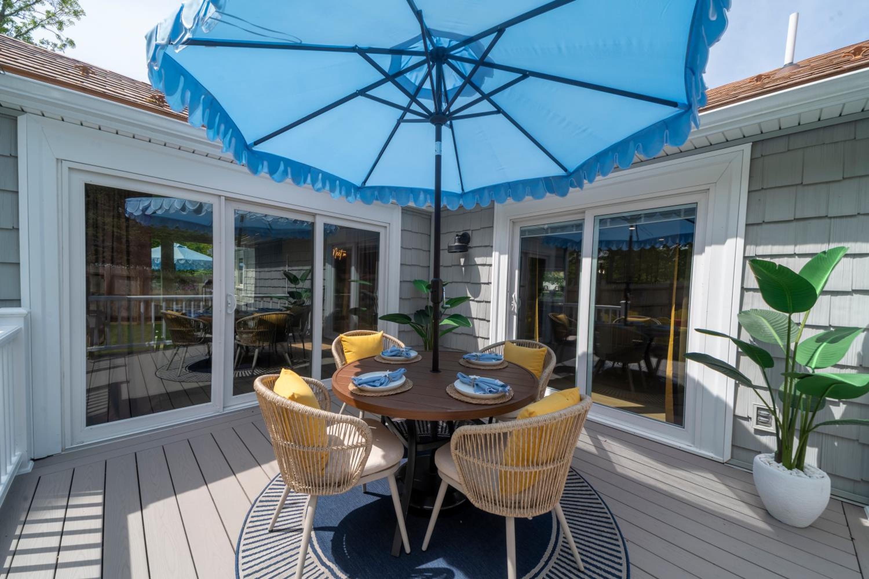 Cape Cod heated Pool, Putting Green, Speak Easy, Game room,