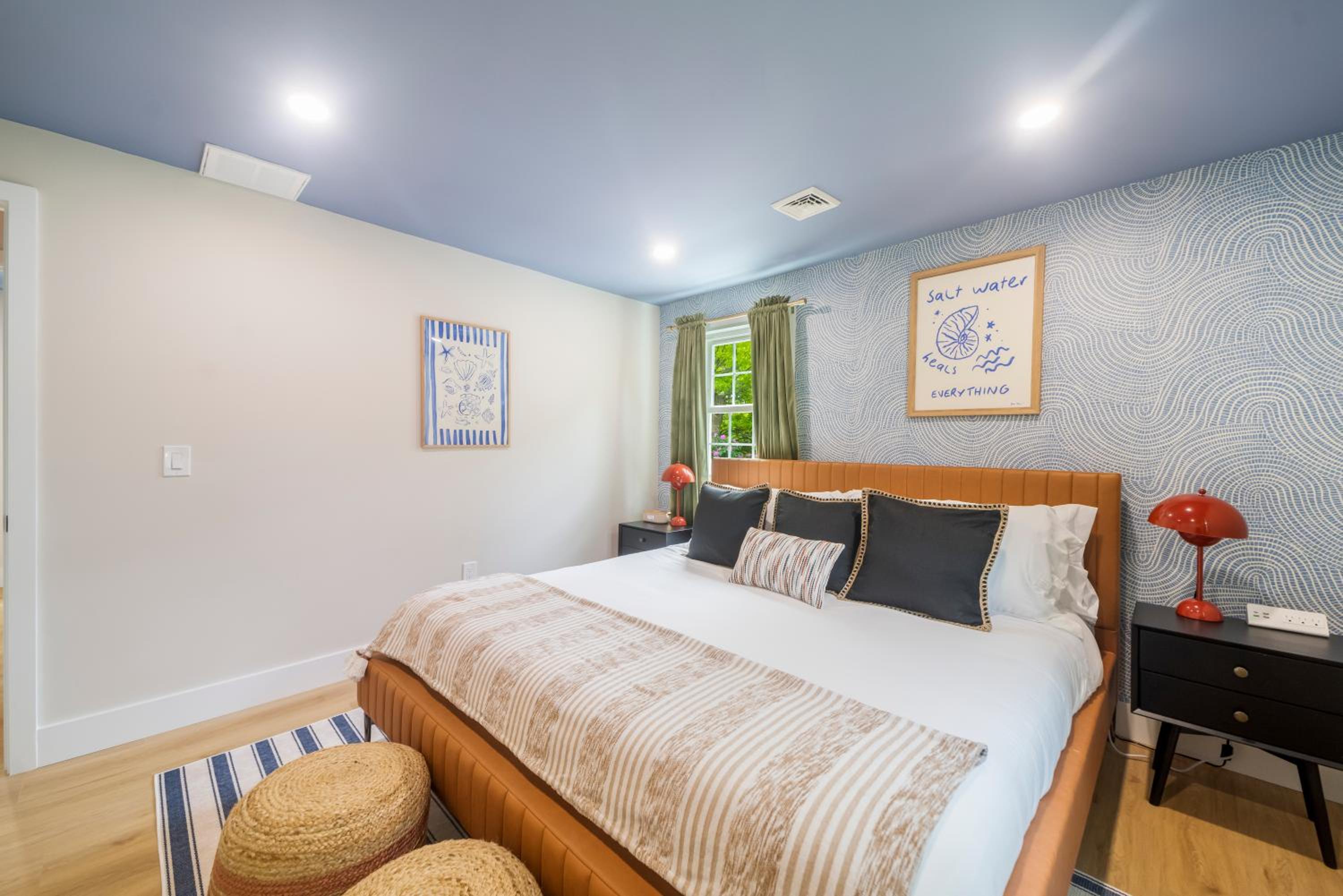 Cape Cod heated Pool, Putting Green, Speak Easy, Game room,