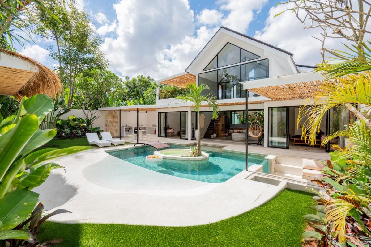 NEW! Villa Aurora - 4BR Villa in Kerobokan