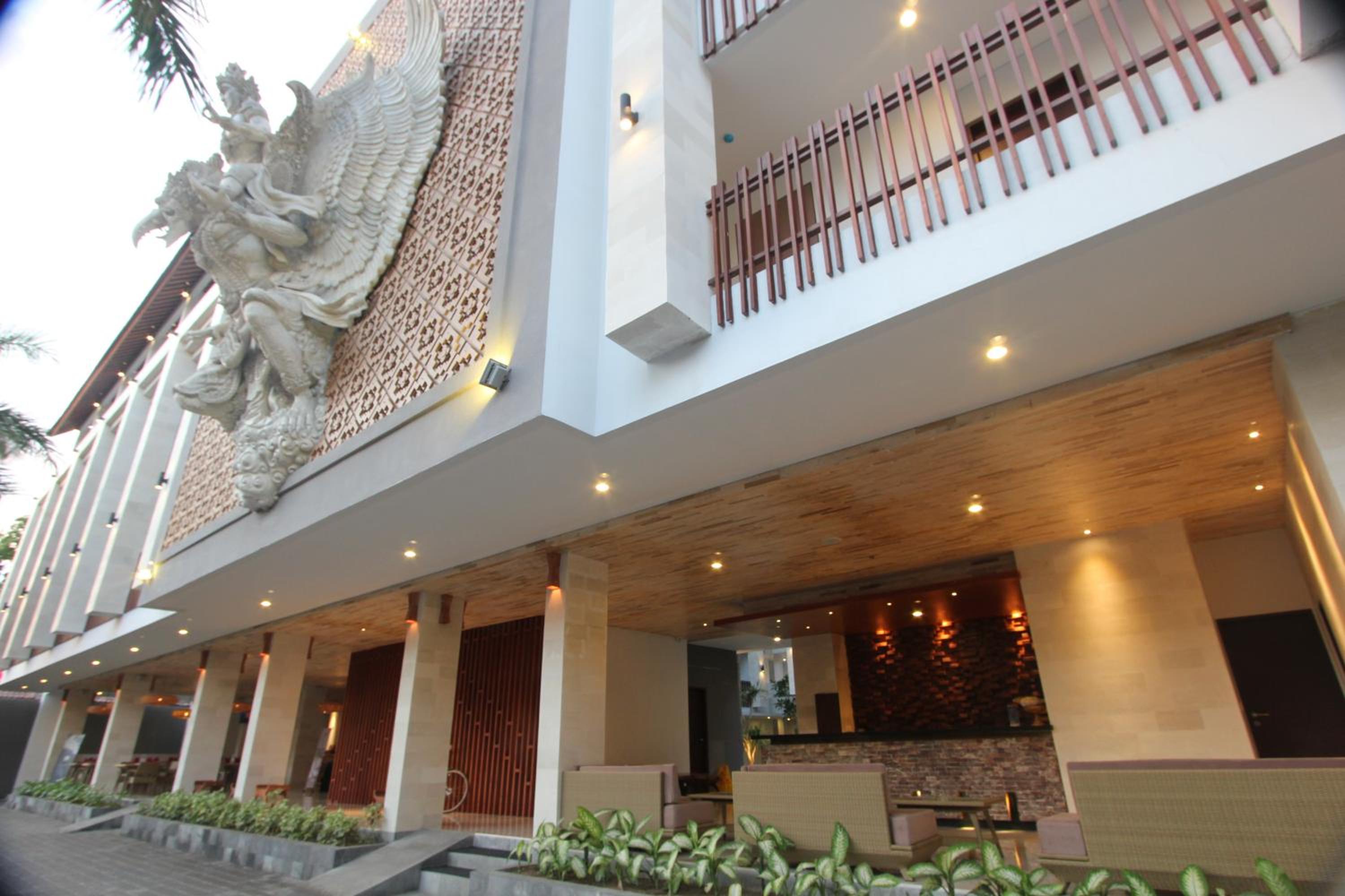 Hotel Grand La Walon Hotel - Image 1
