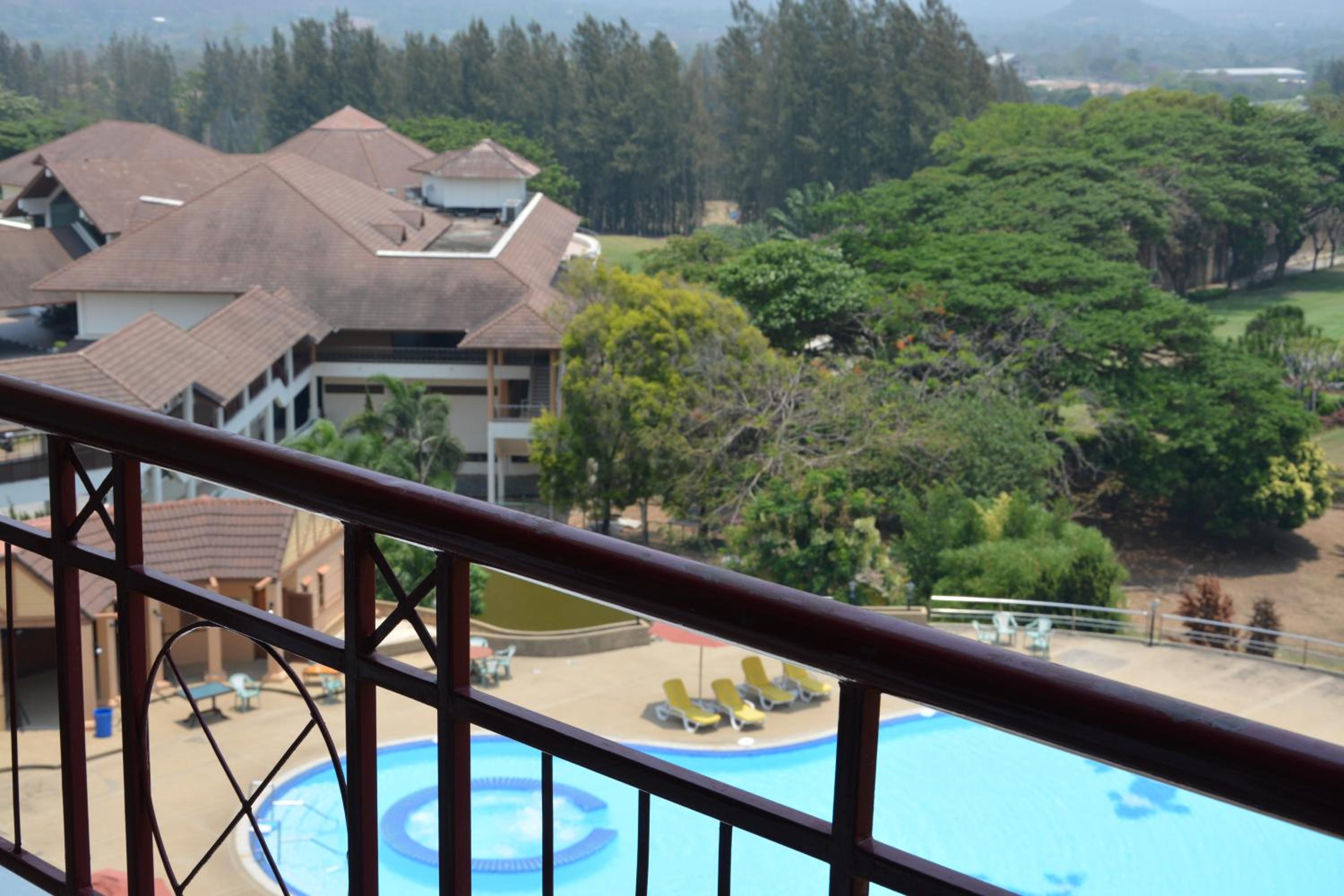 Sir James Resort